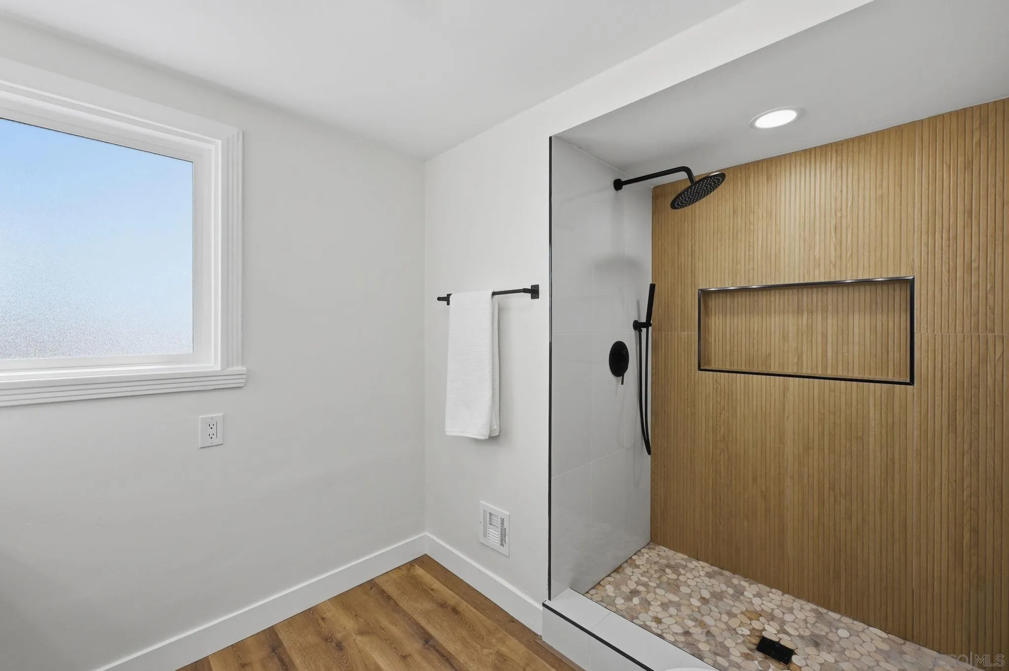 https://cdn.realtyfeed.com/cdn/127/260021628/05d070b2f162e7591f2d59d5ce6a1528.webp