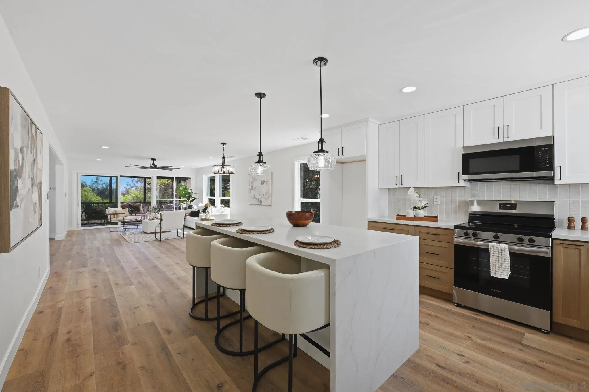https://cdn.realtyfeed.com/cdn/127/260021628/302e1c5a8f99456c3a656c64b6e9ff7f.webp