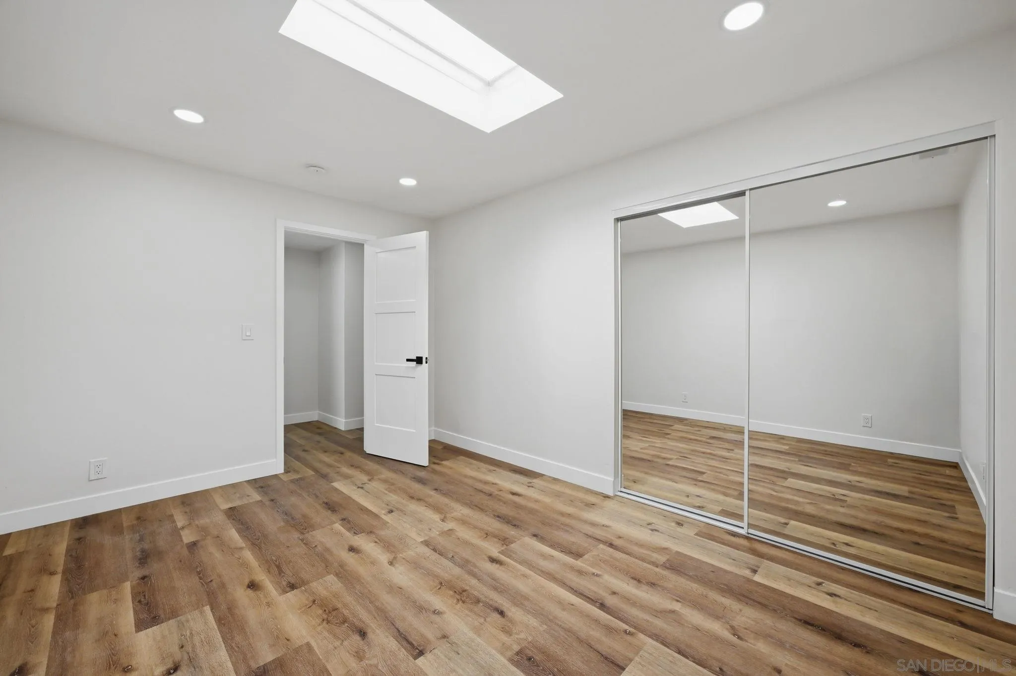 https://cdn.realtyfeed.com/cdn/127/260021628/b1741eea08c3eef4b3fc1b6b052fea5e.webp