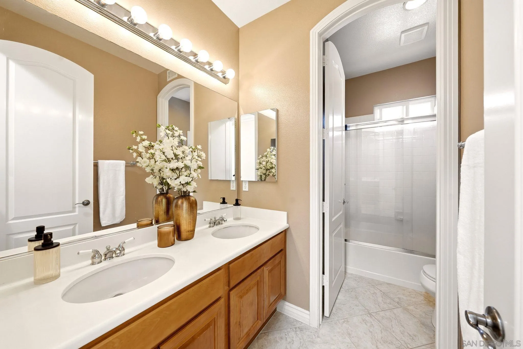 https://cdn.realtyfeed.com/cdn/127/260021634/967c37e40a3e524ce6163feea24a2654.webp