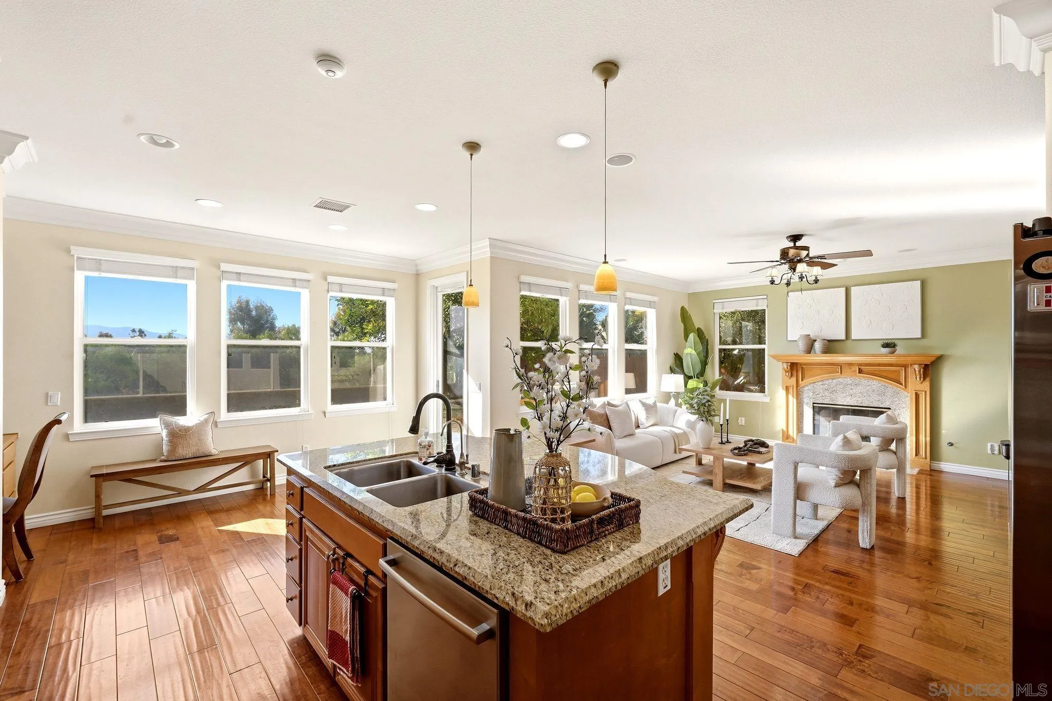 https://cdn.realtyfeed.com/cdn/127/260021634/ad2a1c72ba8242ccc36df2feaabd3812.webp