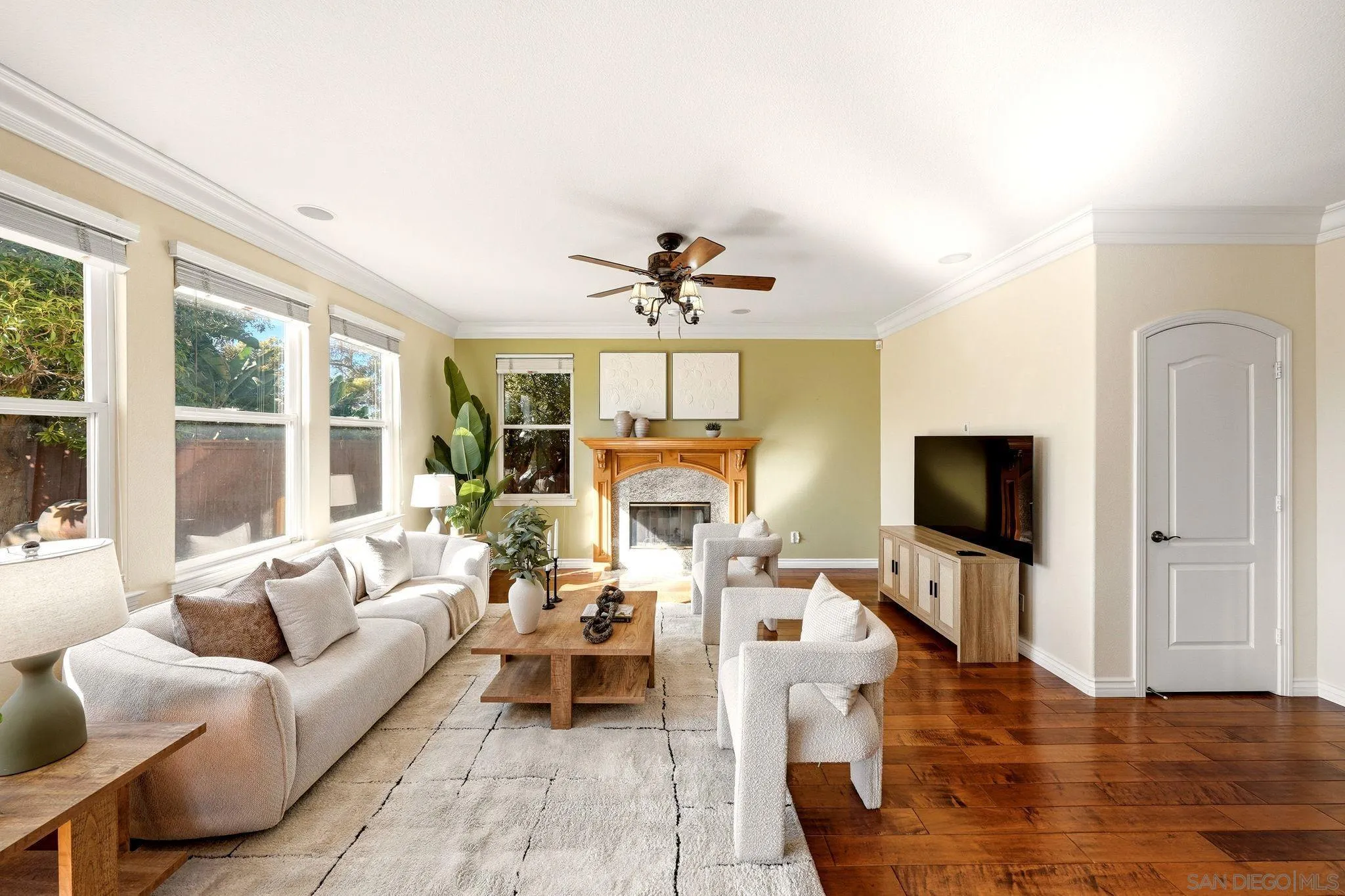 https://cdn.realtyfeed.com/cdn/127/260021634/e6de221ec8c4c57d76375982a0bfb95c.webp