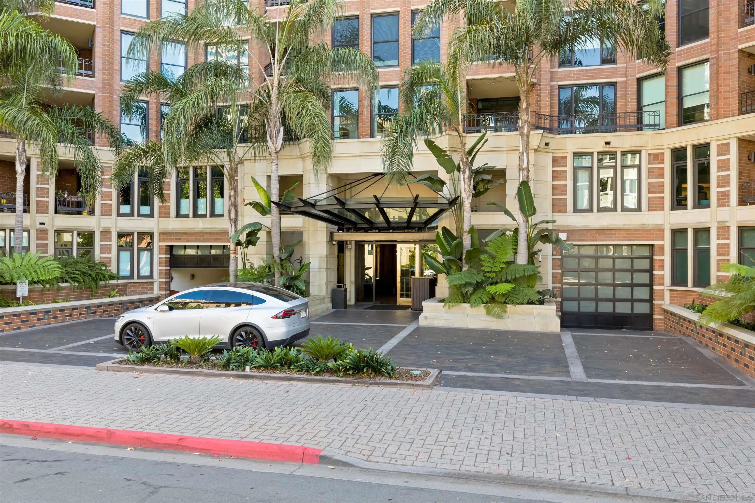 https://cdn.realtyfeed.com/cdn/127/260021638/0c8590b2cf1f1695c8dda882995adb2b.webp
