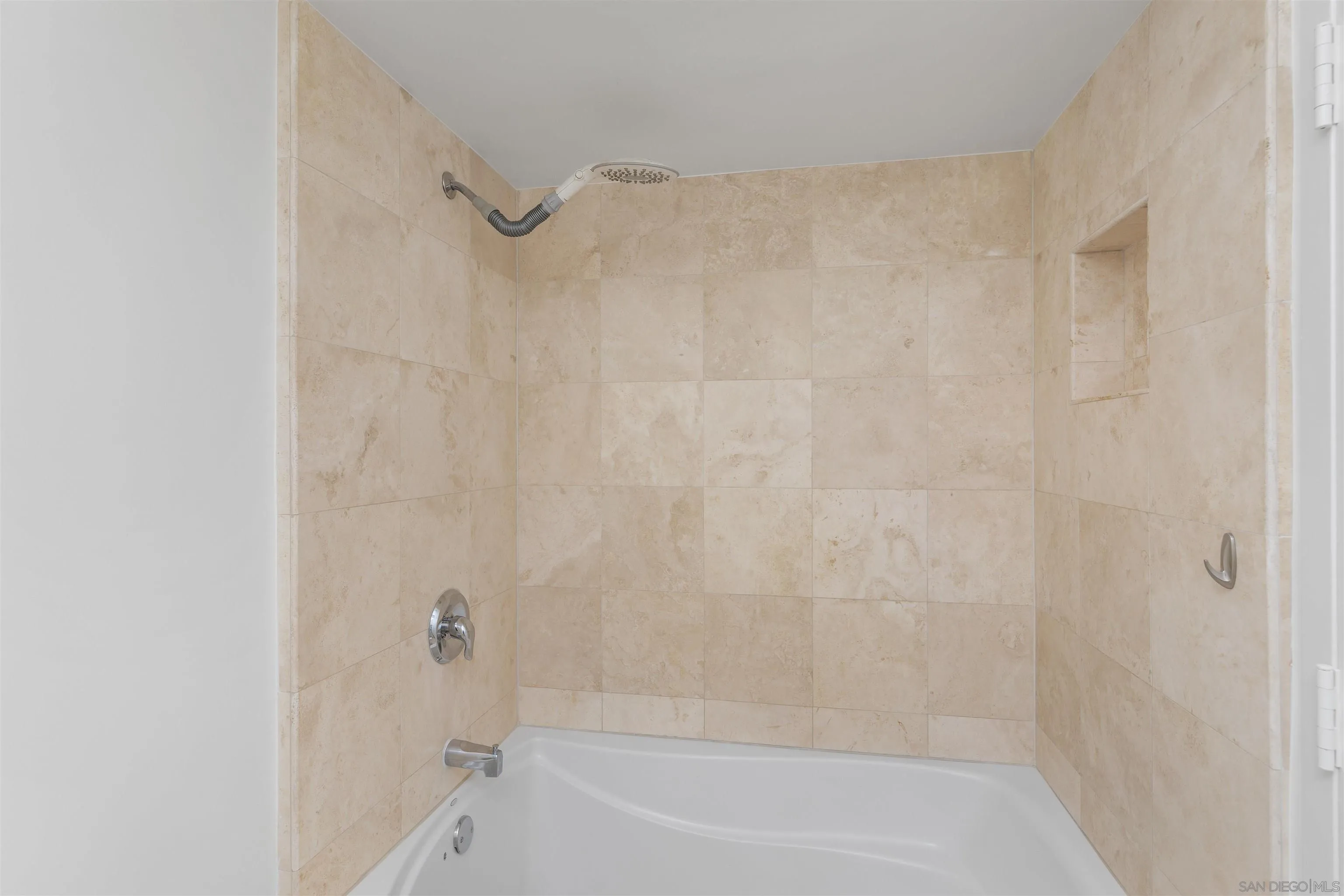 https://cdn.realtyfeed.com/cdn/127/260021638/2b82ba02e2096bb338812c3977ca45fb.webp