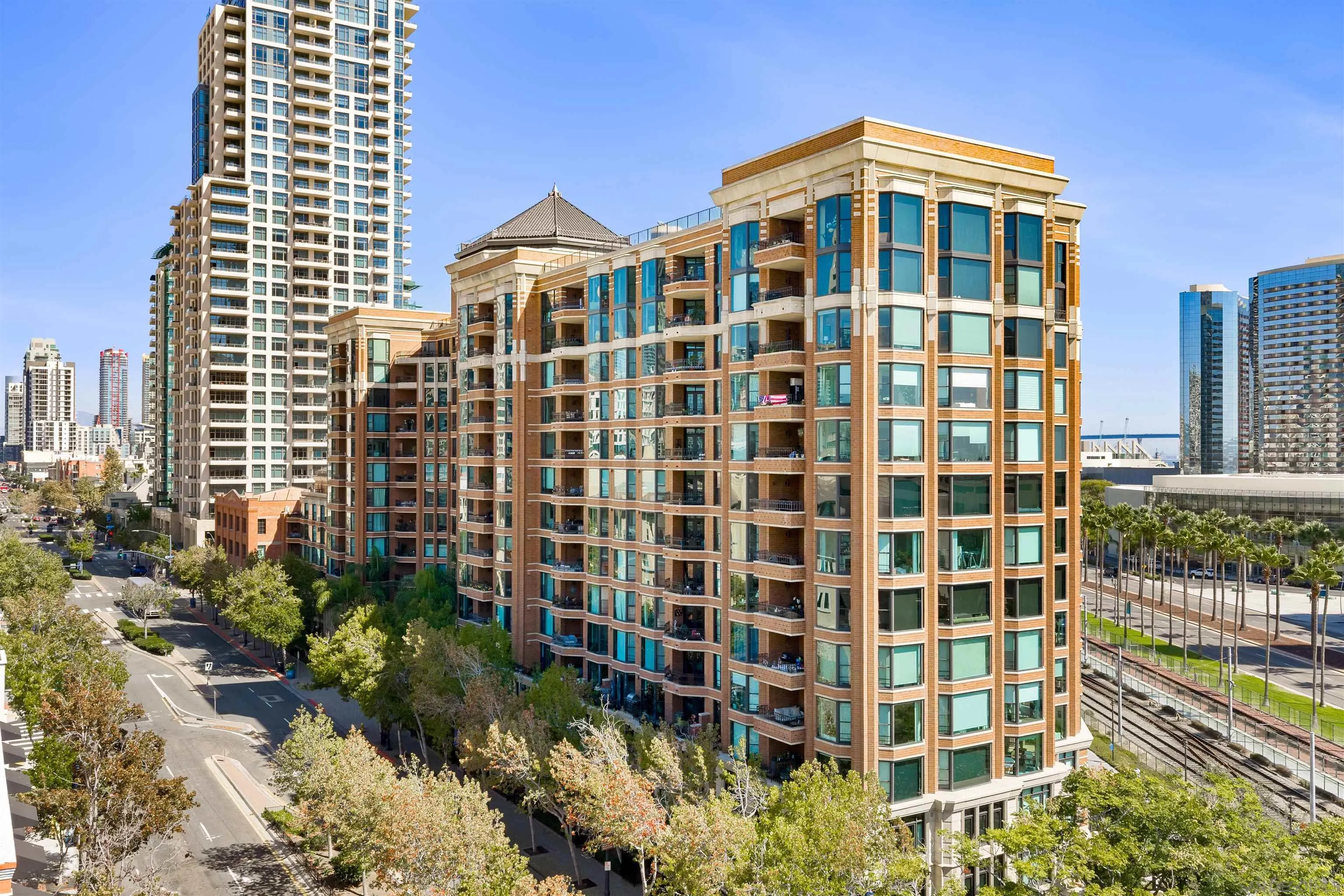 https://cdn.realtyfeed.com/cdn/127/260021638/2ef4ac8168178b83ecaedffac250e83b.webp