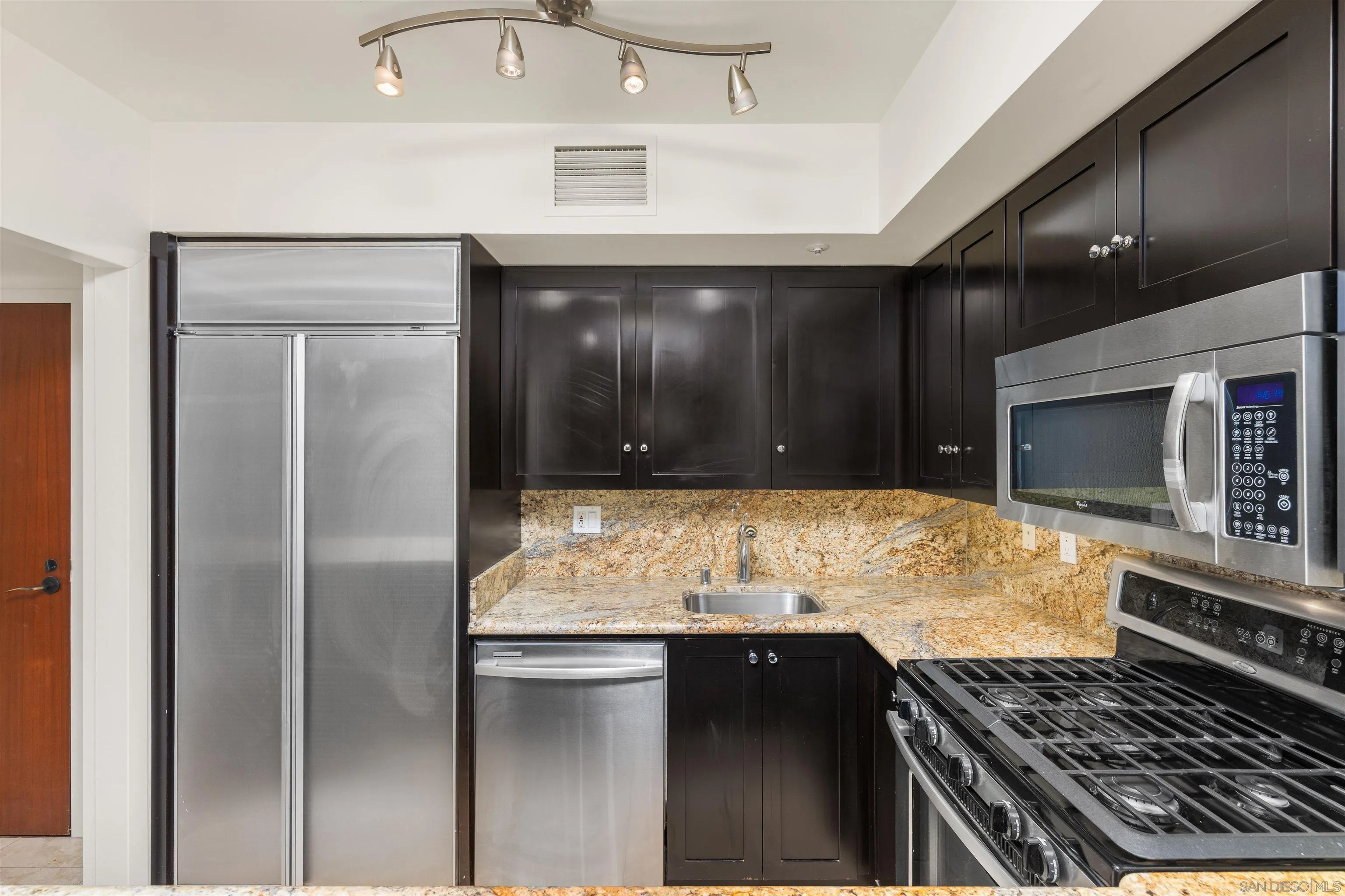 https://cdn.realtyfeed.com/cdn/127/260021638/3acbaf449eb57cee6acca521bf945ce2.webp
