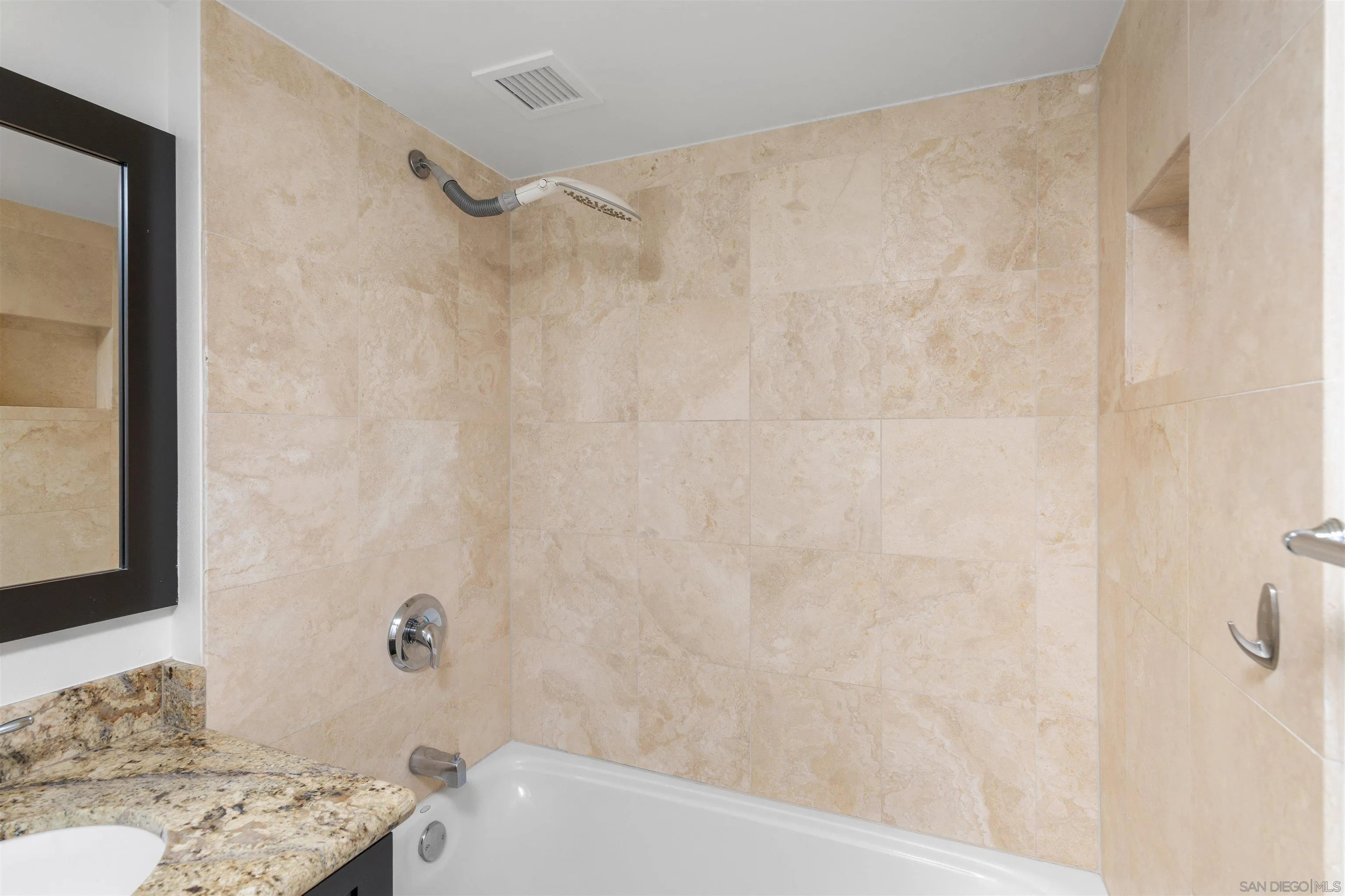 https://cdn.realtyfeed.com/cdn/127/260021638/63d27394815b74496d802df96a8c2c96.webp