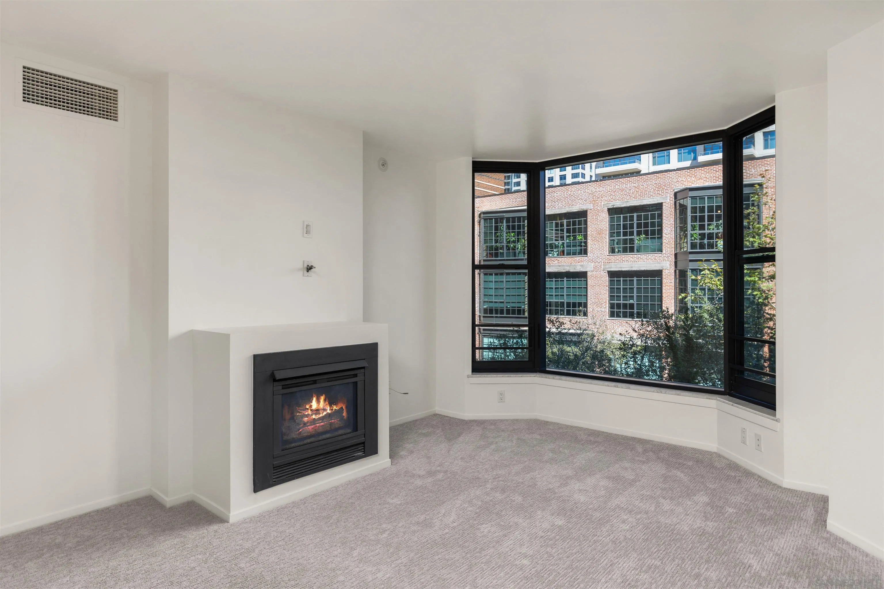 https://cdn.realtyfeed.com/cdn/127/260021638/680d9549af7f4432cd51237cc6dc4601.webp