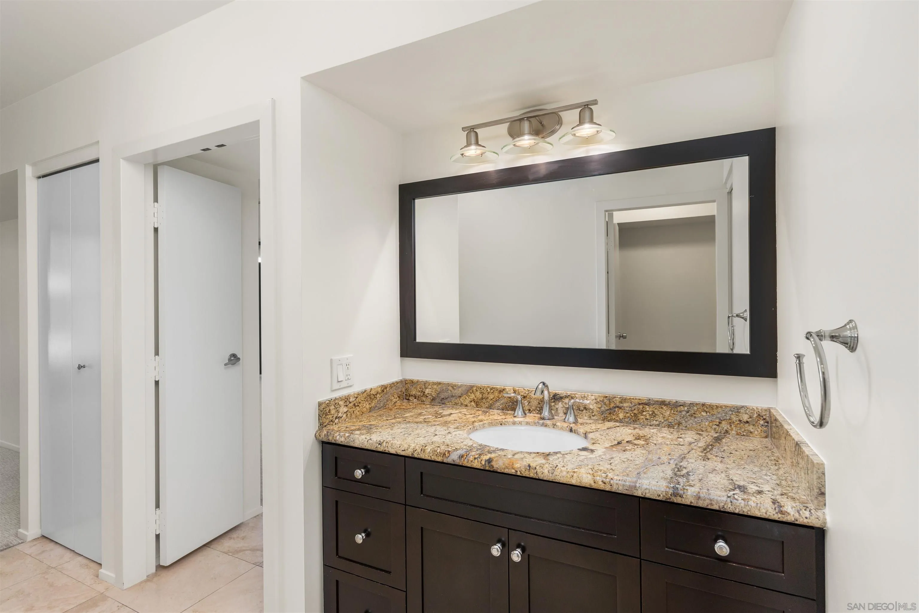 https://cdn.realtyfeed.com/cdn/127/260021638/8b3f18cfddf1b728cd0dd24d16aa19b4.webp