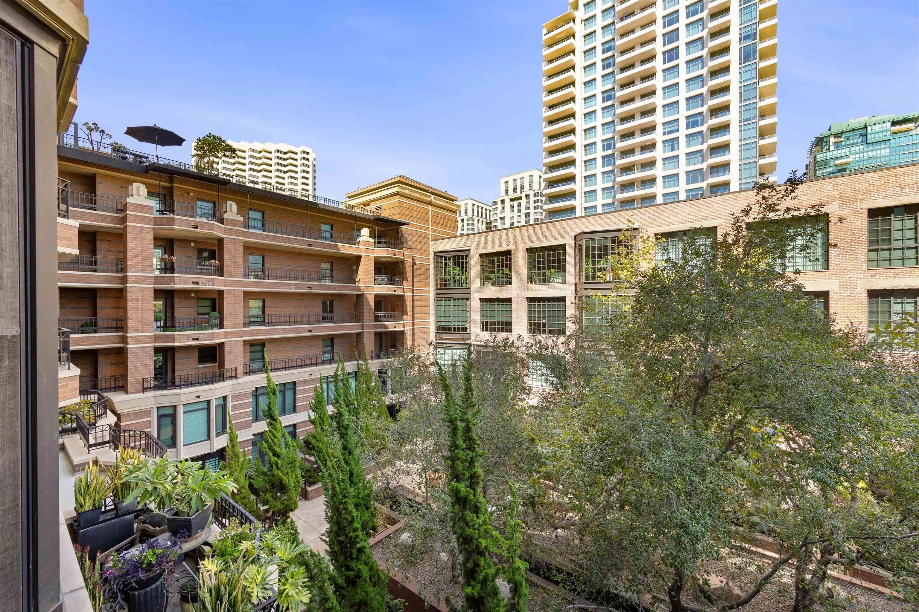 https://cdn.realtyfeed.com/cdn/127/260021638/90d4d9bc279f2874dd226bafe54fd39a.webp