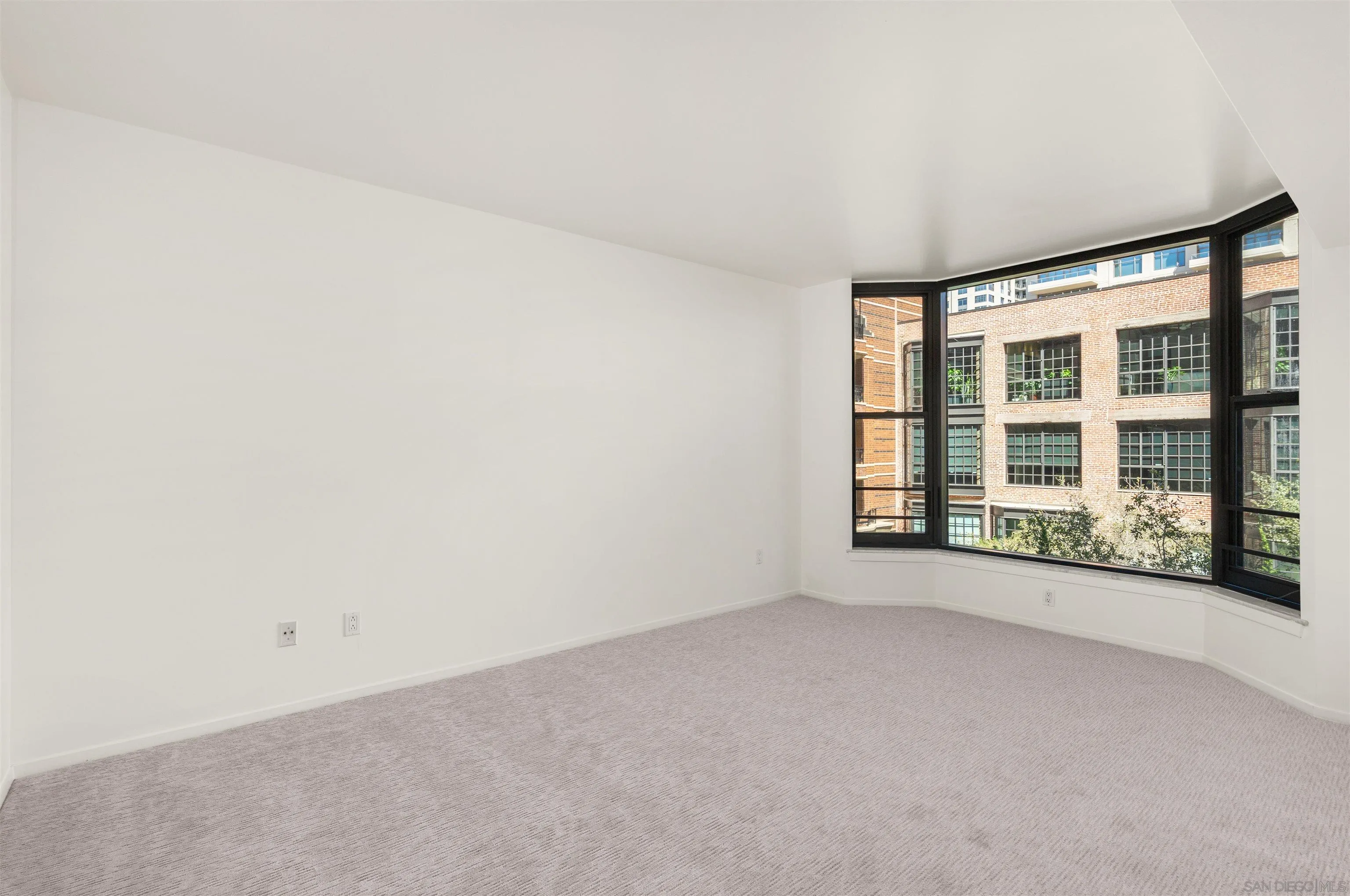 https://cdn.realtyfeed.com/cdn/127/260021638/a827eff3e27ae19f262b2f7d4d5f6b84.webp