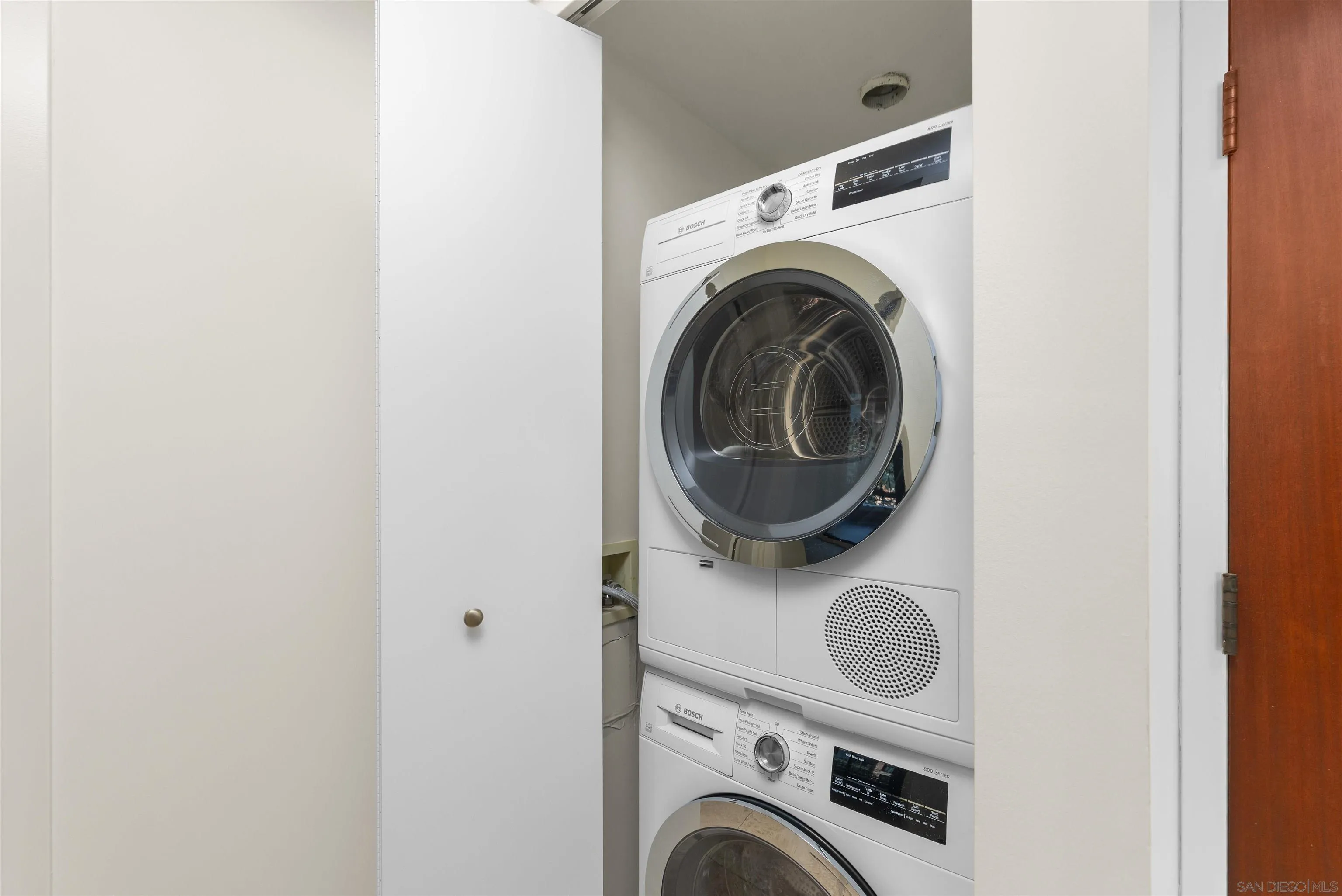 https://cdn.realtyfeed.com/cdn/127/260021638/bf581e545dd046bb7c7b6dbc70043b61.webp