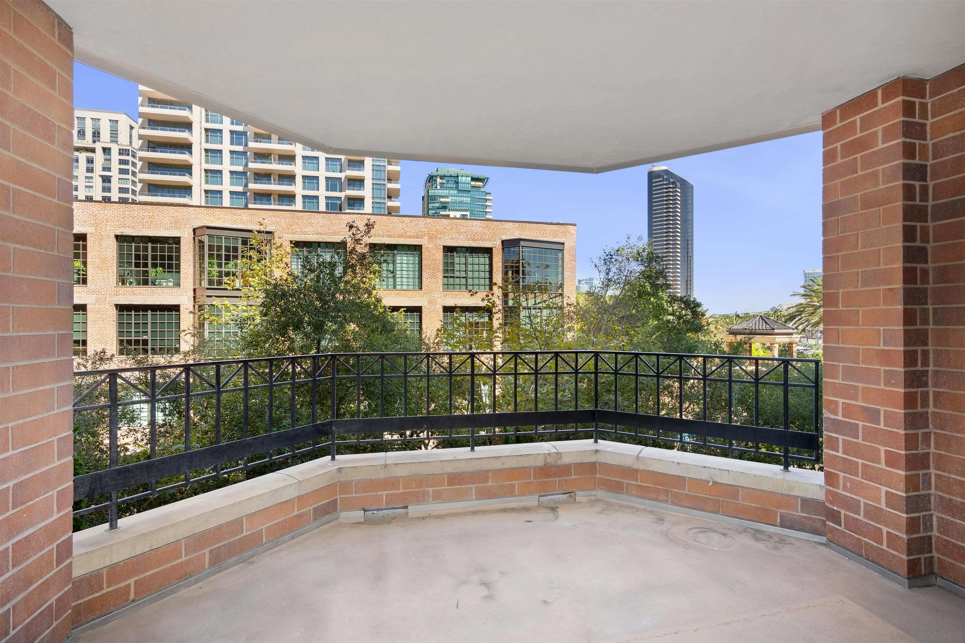 https://cdn.realtyfeed.com/cdn/127/260021638/ec1a20bb920d453925758bbd07334595.webp