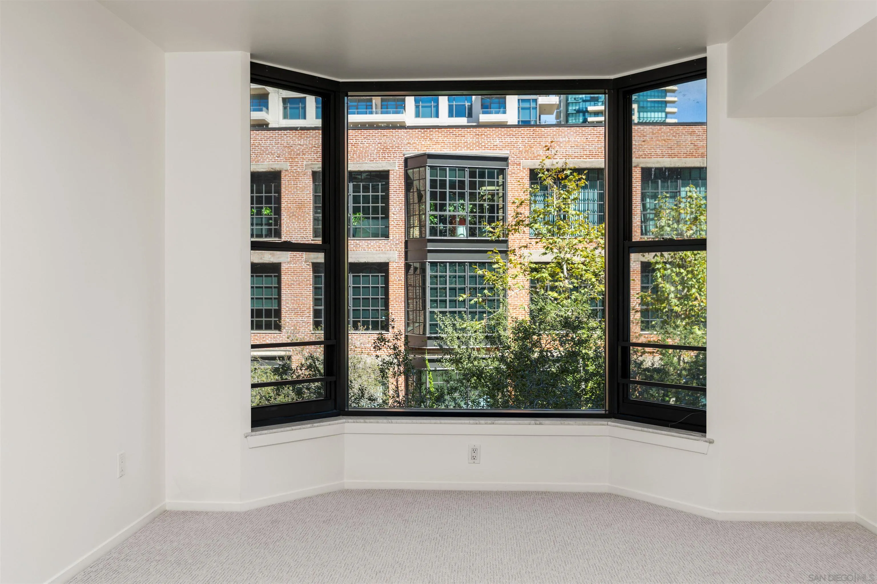 https://cdn.realtyfeed.com/cdn/127/260021638/f14cf897fe6a115ba3c3199382c70793.webp