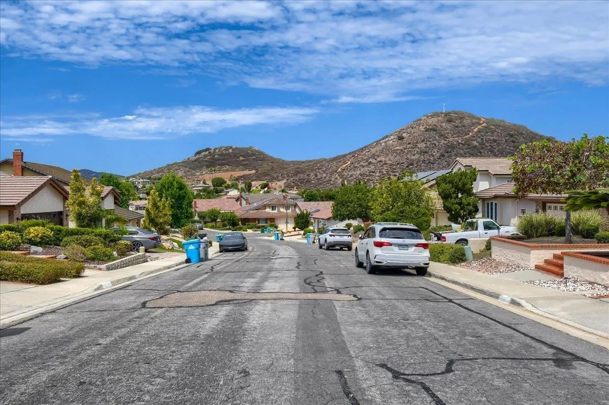 https://cdn.realtyfeed.com/cdn/127/260021648/50e930567ddcb77b6ede7b2980ba82a7.webp