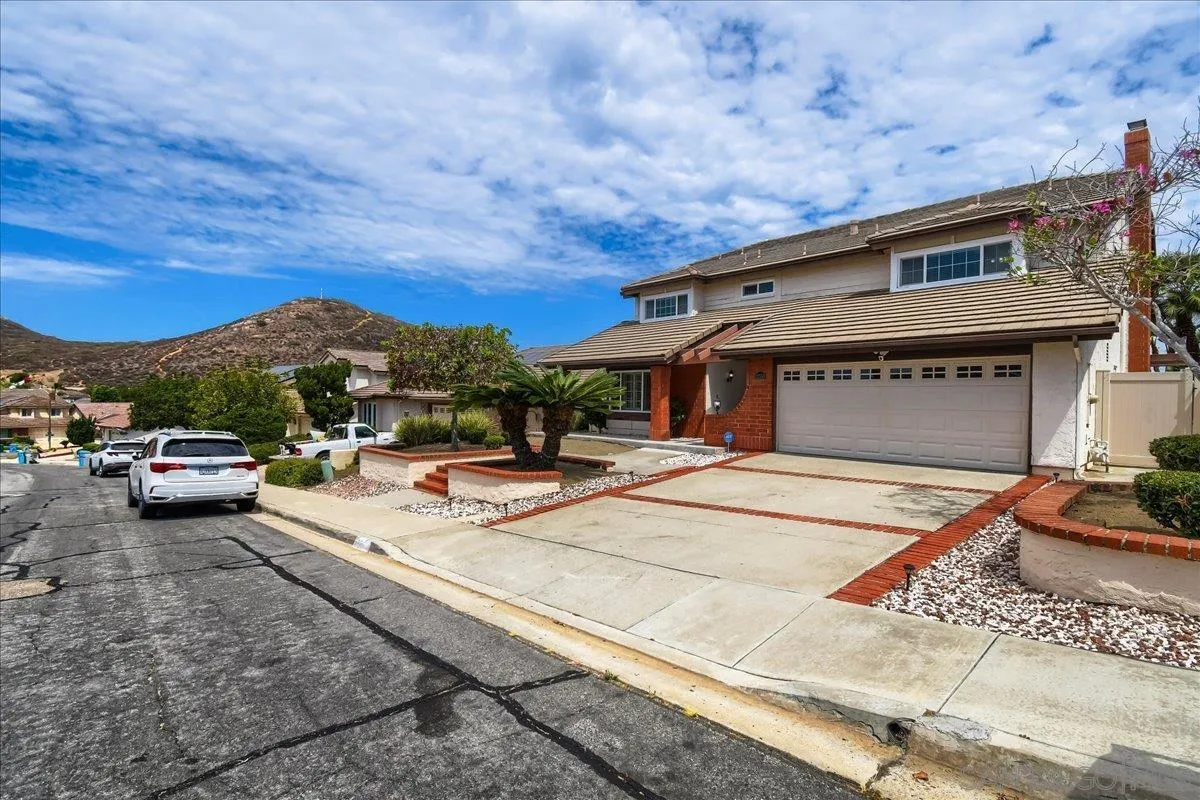 https://cdn.realtyfeed.com/cdn/127/260021648/873702edd82c7ffaa91be6885458e4e0.webp