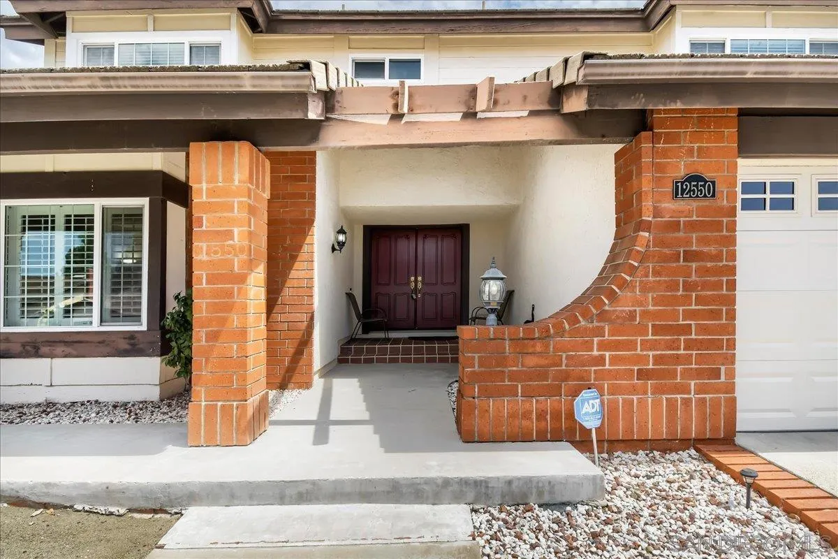 https://cdn.realtyfeed.com/cdn/127/260021648/97aabb6ba23a4040cffab5ed7f3dfad7.webp