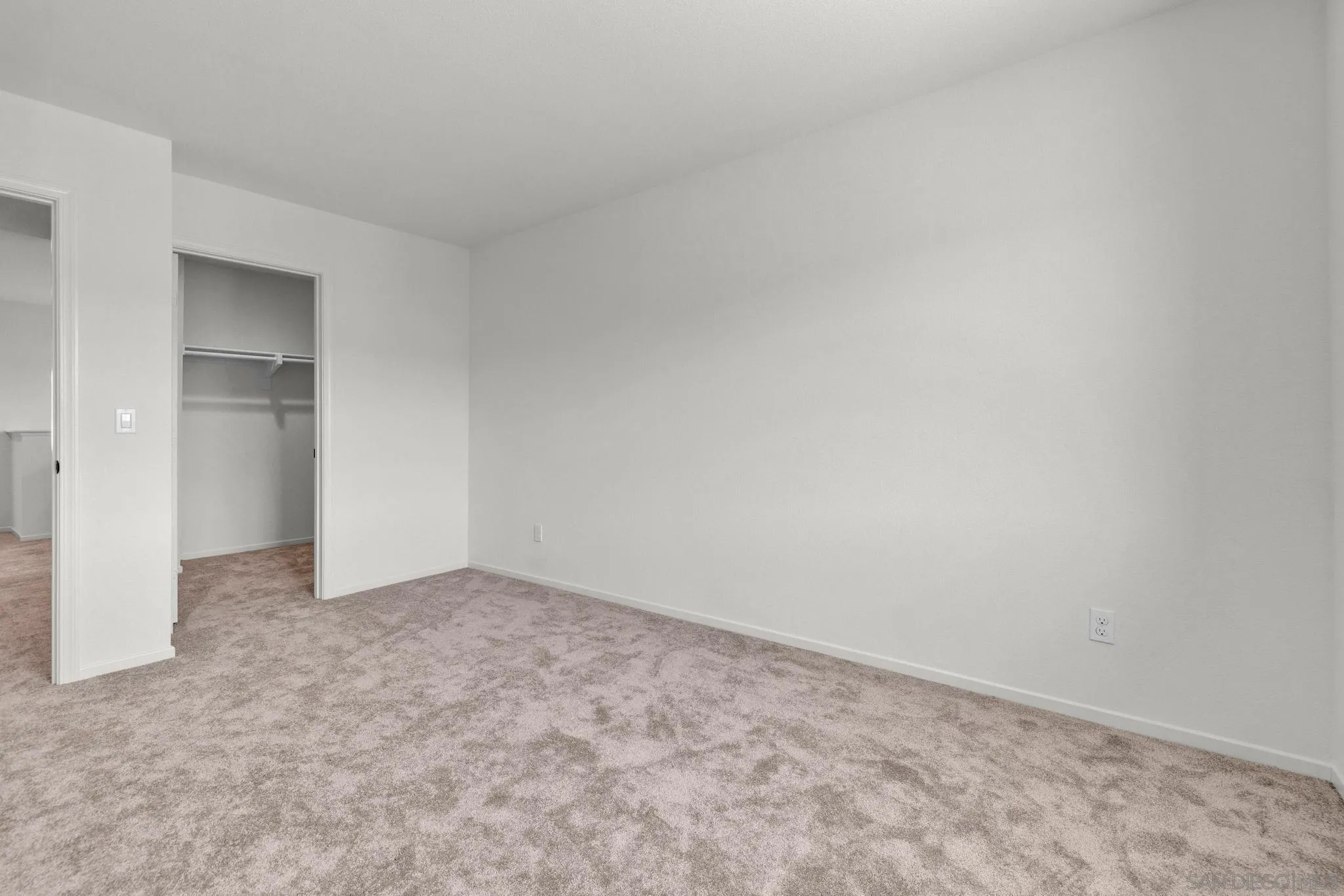 https://cdn.realtyfeed.com/cdn/127/260021649/079d13fe4ef144e7b05eee051e05203b.webp