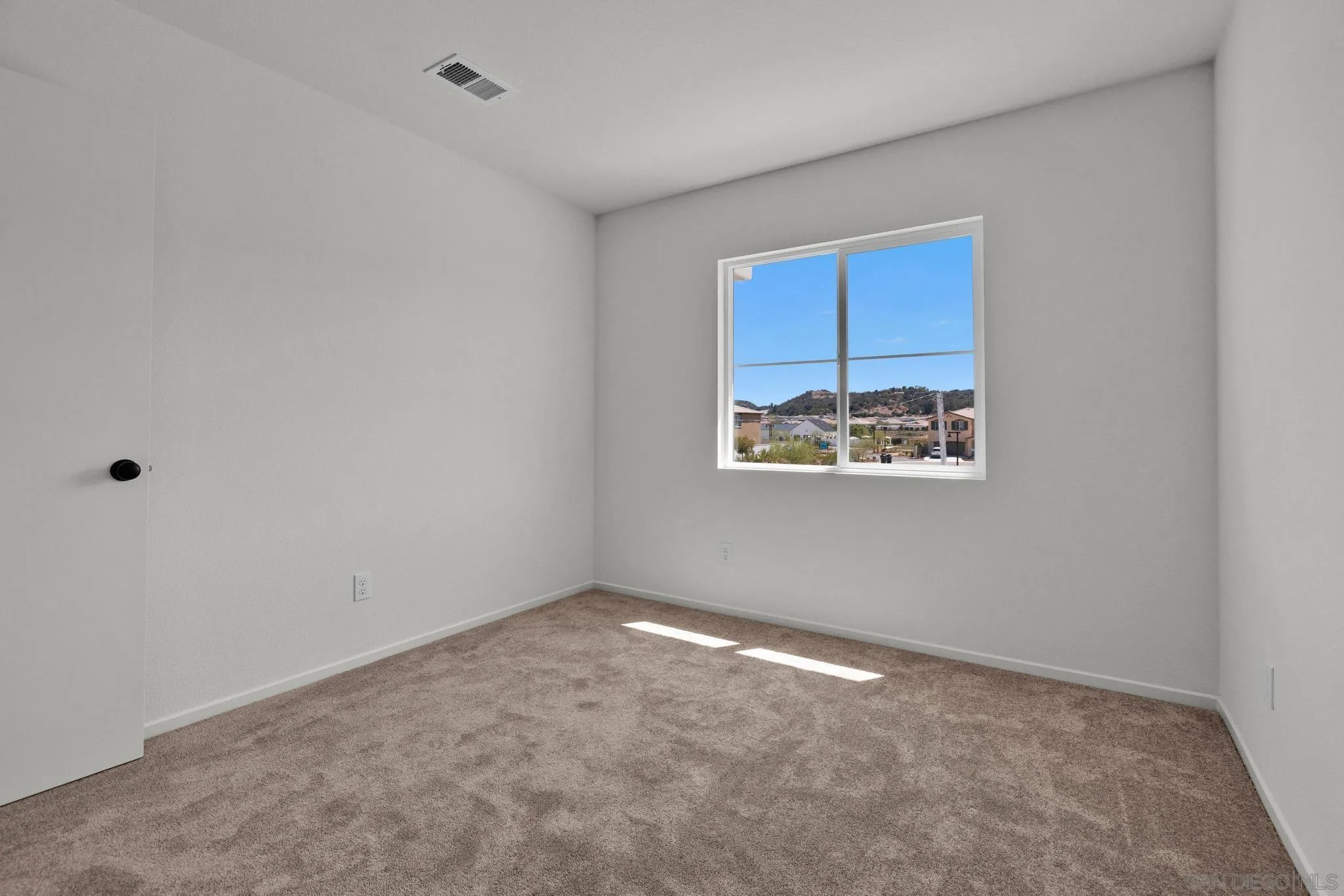 https://cdn.realtyfeed.com/cdn/127/260021649/0fce1c029c24abcd5e4a0c2f4c32bedd.webp