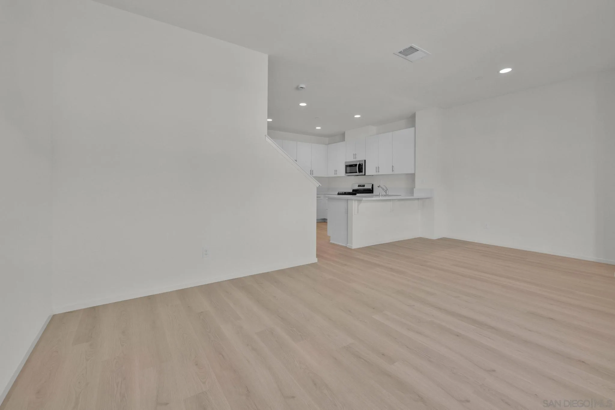 https://cdn.realtyfeed.com/cdn/127/260021649/1d5882b4fe893f1eb2d7184413c6482d.webp