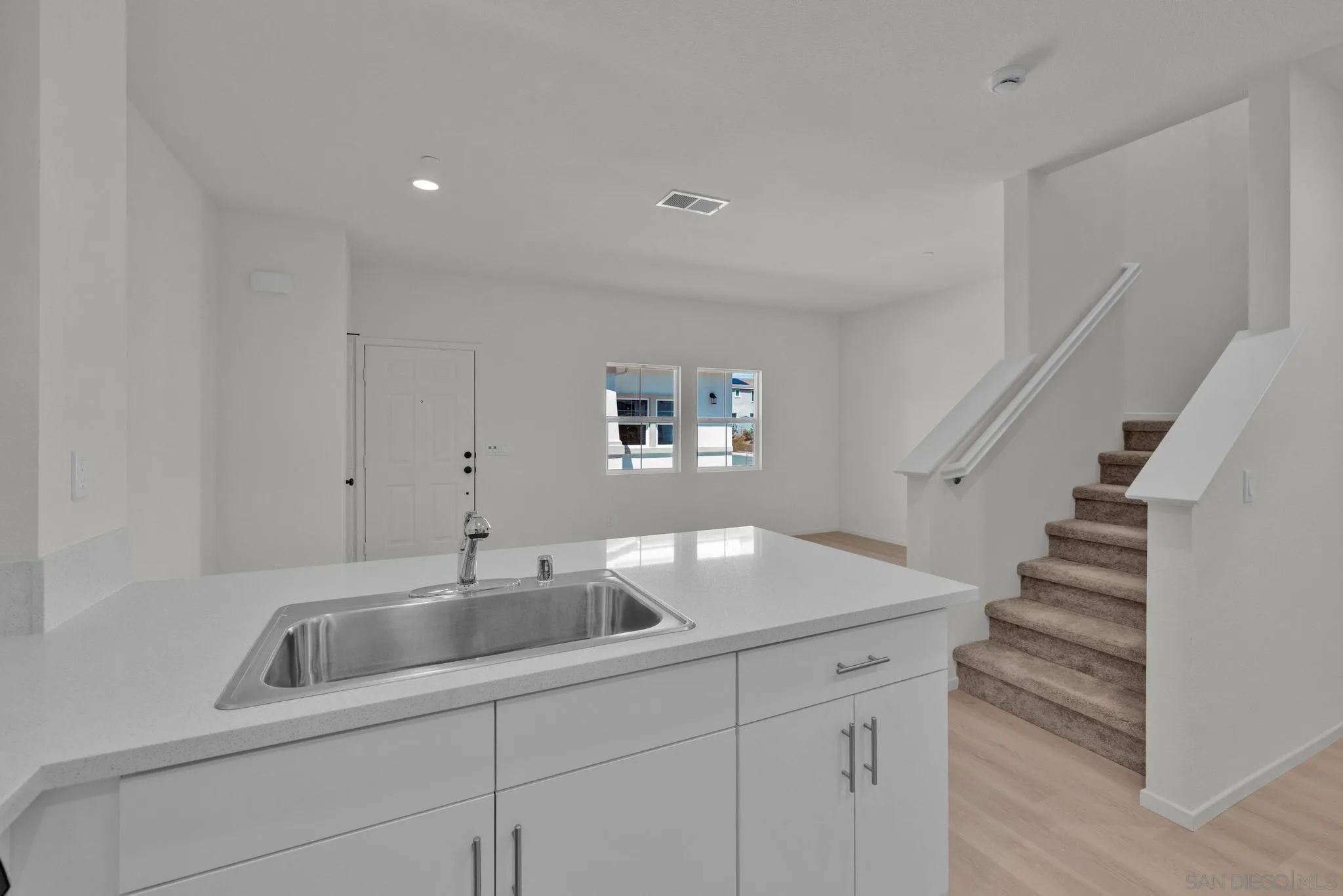 https://cdn.realtyfeed.com/cdn/127/260021649/271c69adf6862ff8d548c3e9a6c1810d.webp
