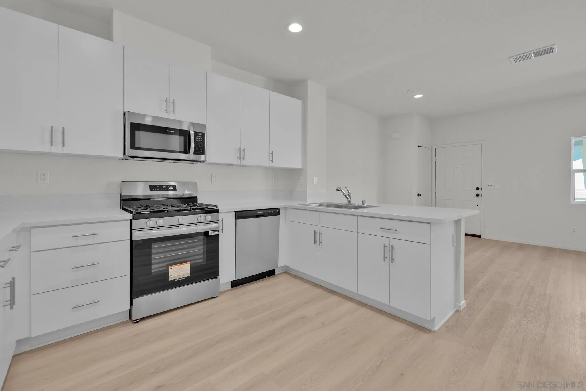https://cdn.realtyfeed.com/cdn/127/260021649/3907ef1f8ed7a8b888c06d111c84a6da.webp