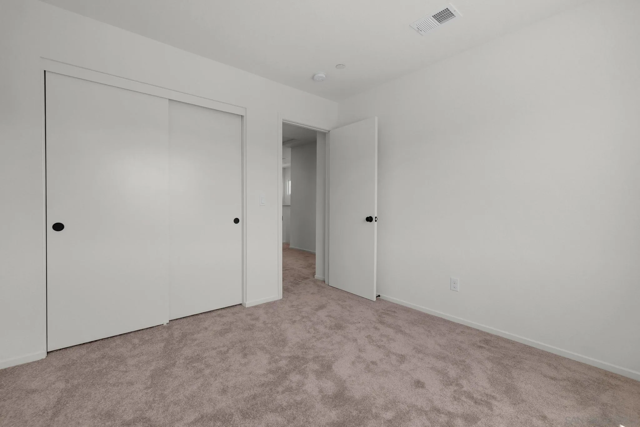 https://cdn.realtyfeed.com/cdn/127/260021649/625e52c063e469189a26930dce859d95.webp
