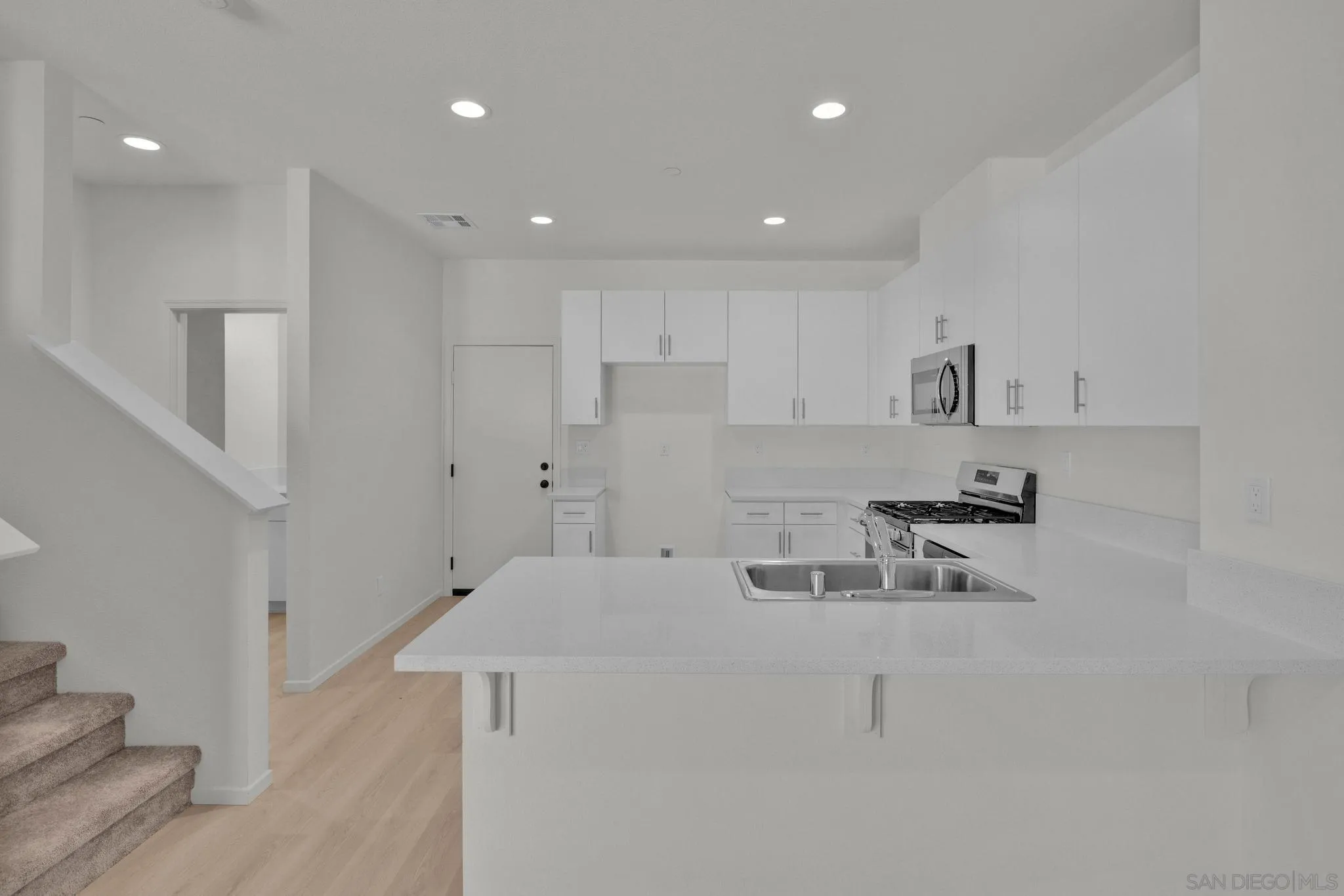https://cdn.realtyfeed.com/cdn/127/260021649/e40c90432f4594ac69ae8cc59cc220d0.webp