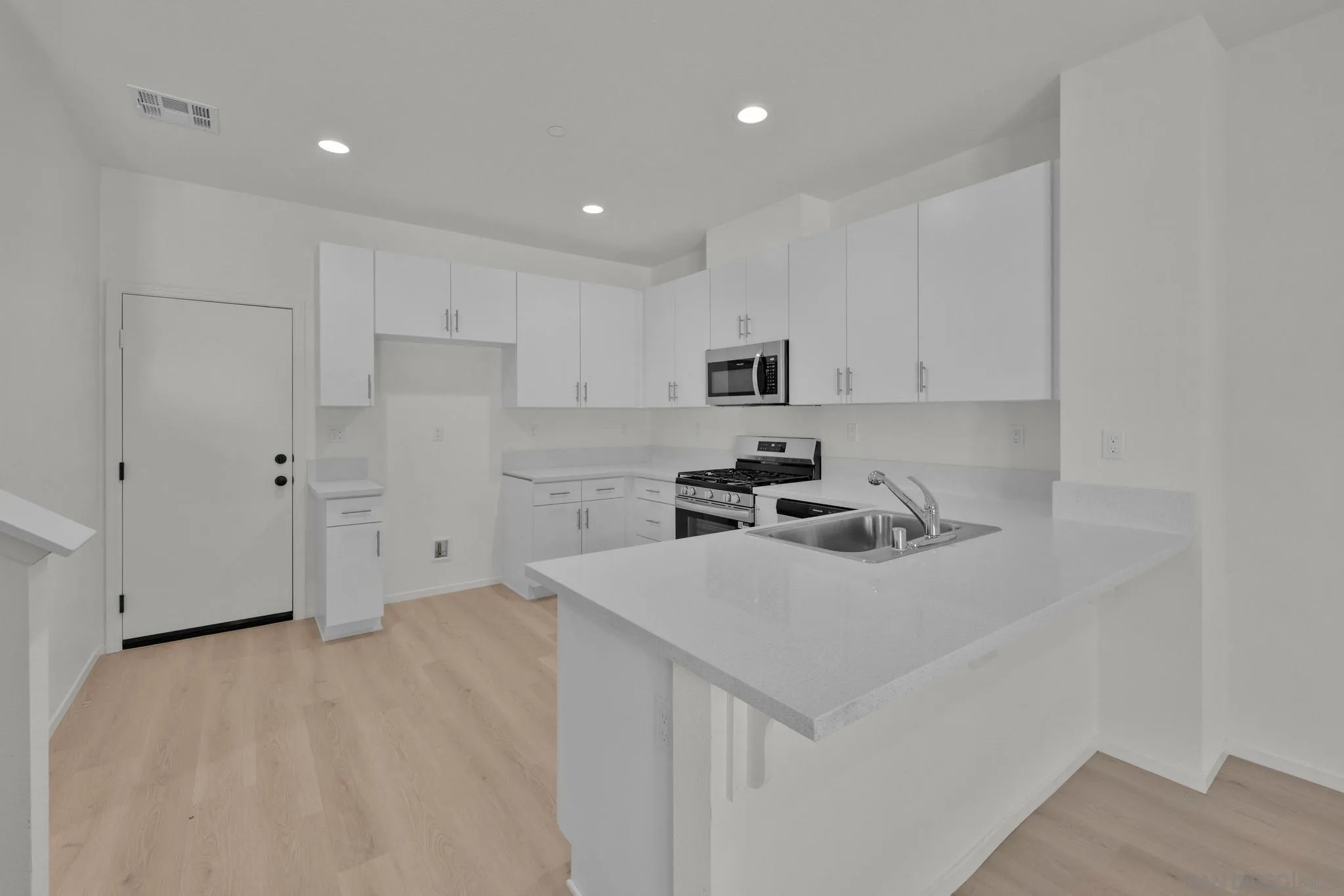 https://cdn.realtyfeed.com/cdn/127/260021649/ef316ef8407e898372e36744600685b4.webp