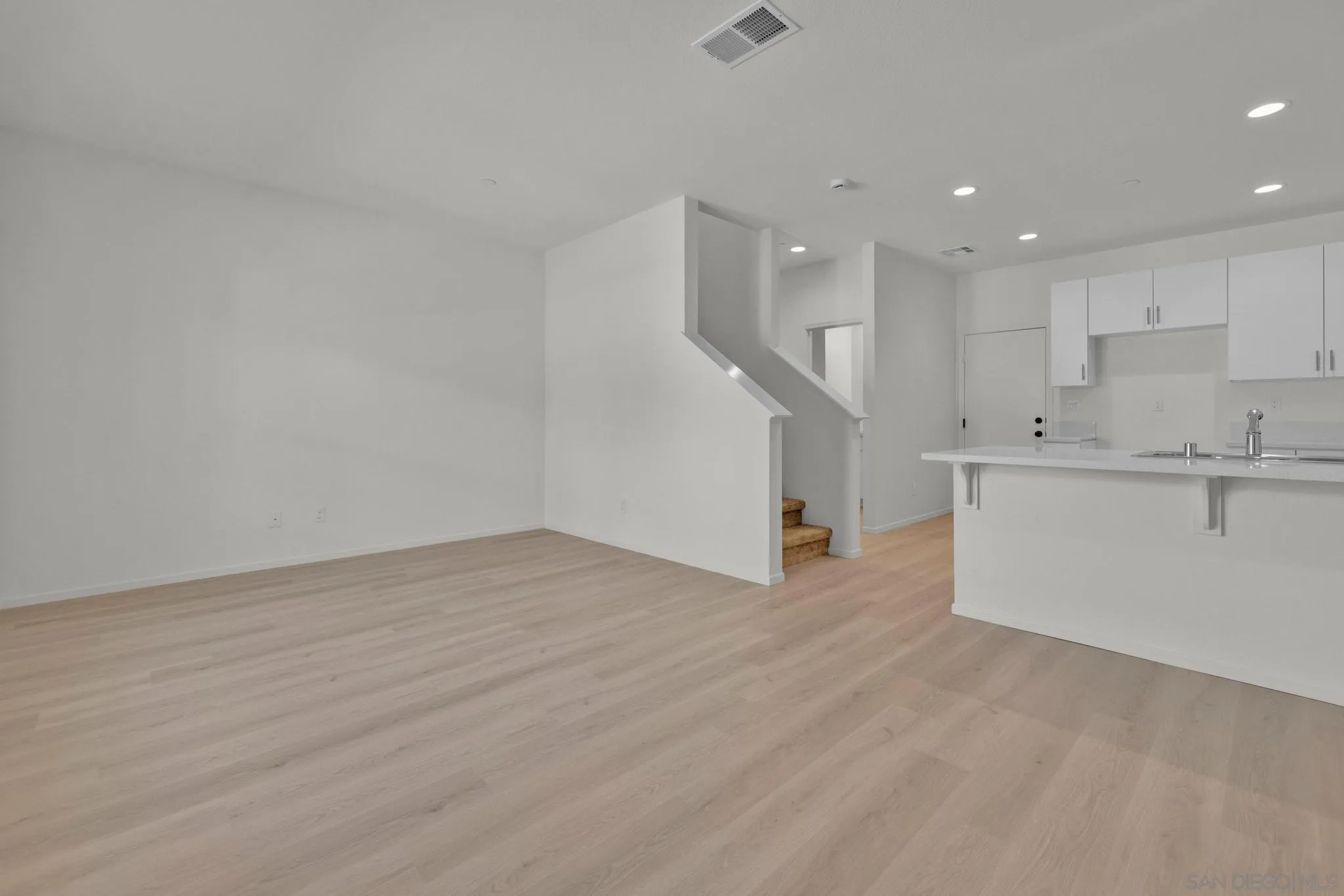 https://cdn.realtyfeed.com/cdn/127/260021649/fa886ec10b85d28dc8acd361e3bba080.webp