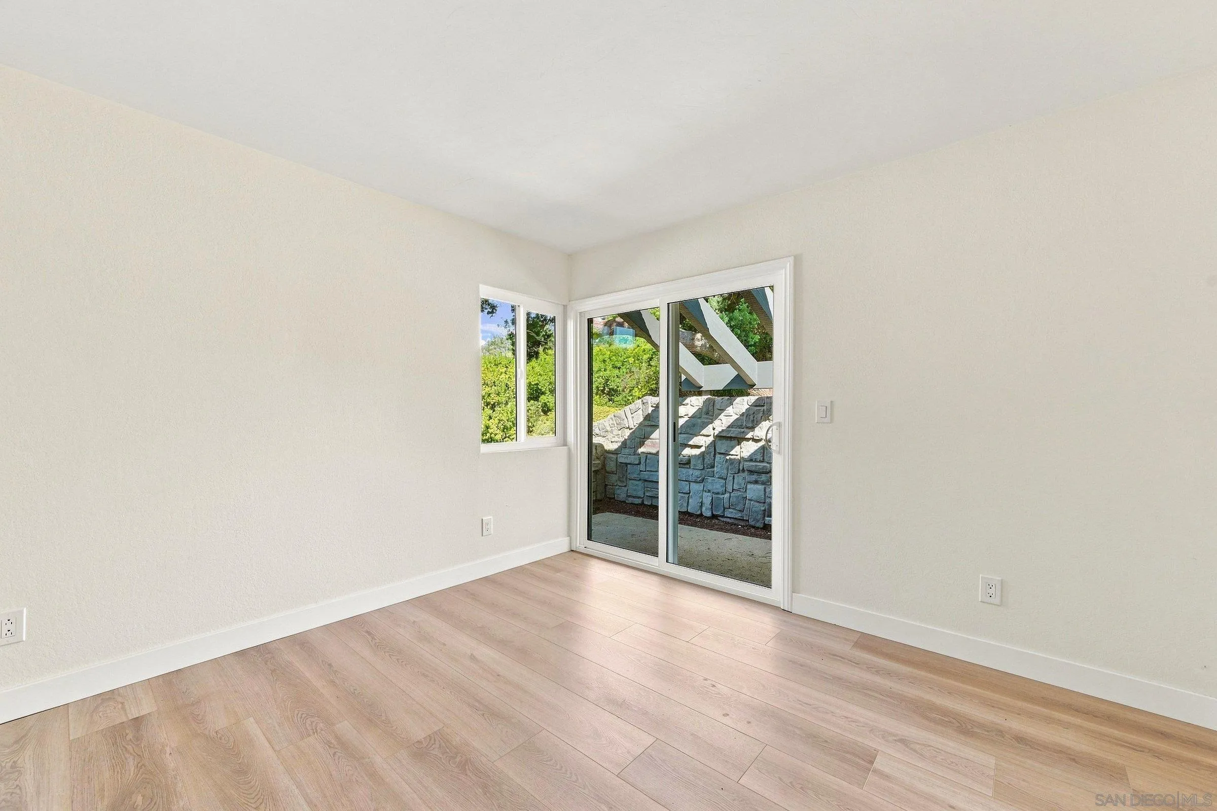https://cdn.realtyfeed.com/cdn/127/260021657/030164ca4c9a94d4e0908439db922271.webp