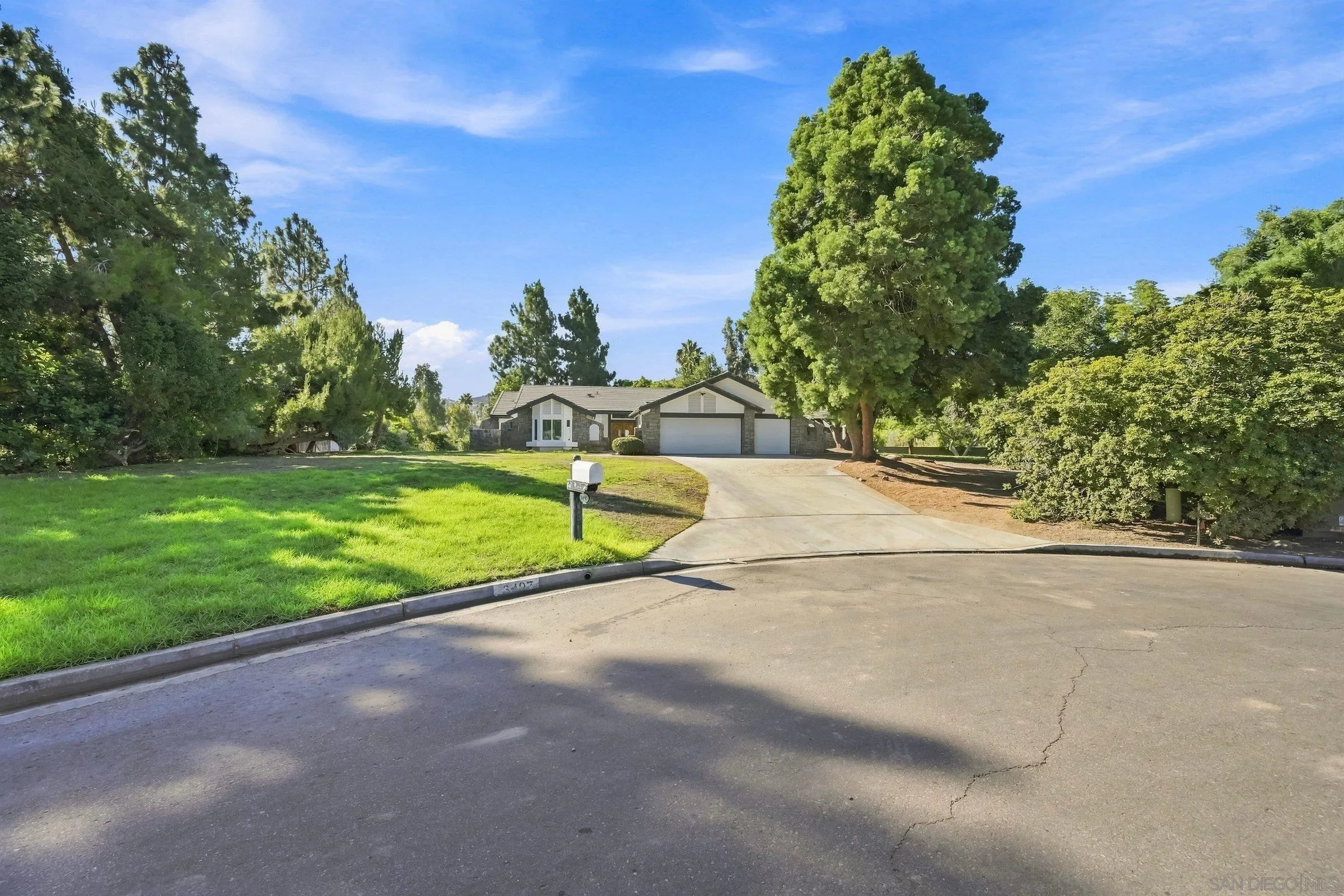 https://cdn.realtyfeed.com/cdn/127/260021657/8bcc26eeda265af66b0268623fc43f9b.webp
