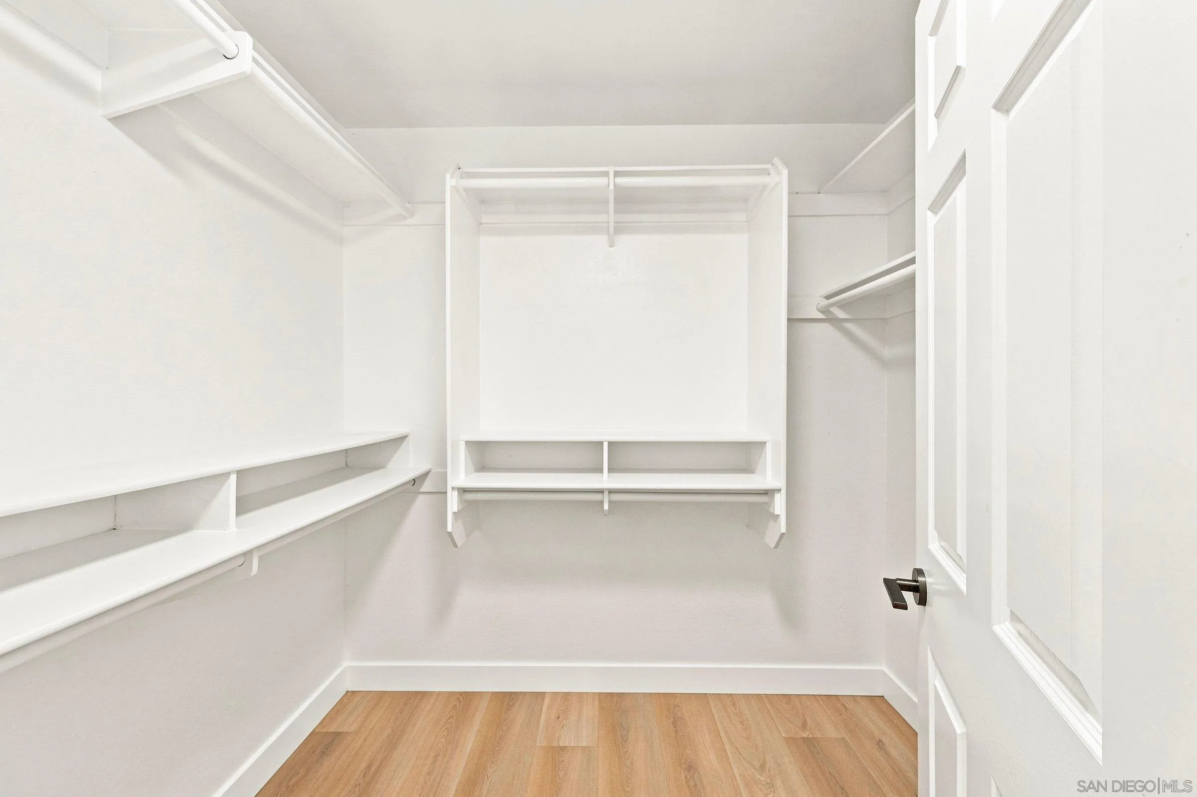 https://cdn.realtyfeed.com/cdn/127/260021657/a9e0cd2a1aff4bf49bcdfd5d0f55e7fa.webp