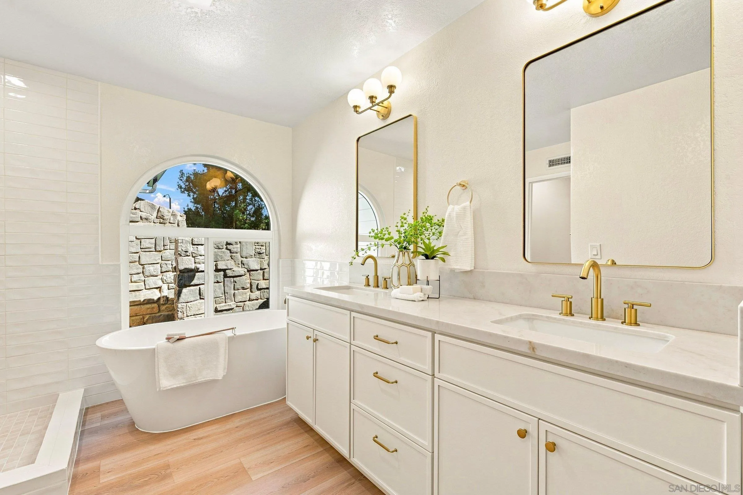 https://cdn.realtyfeed.com/cdn/127/260021657/bacd09aca792b28b9a103e9770c4a899.webp