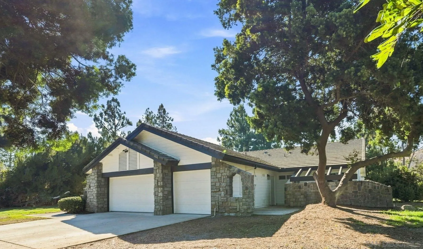 https://cdn.realtyfeed.com/cdn/127/260021657/d66193ae6d689b6fd4aba5141ba48e1d.webp