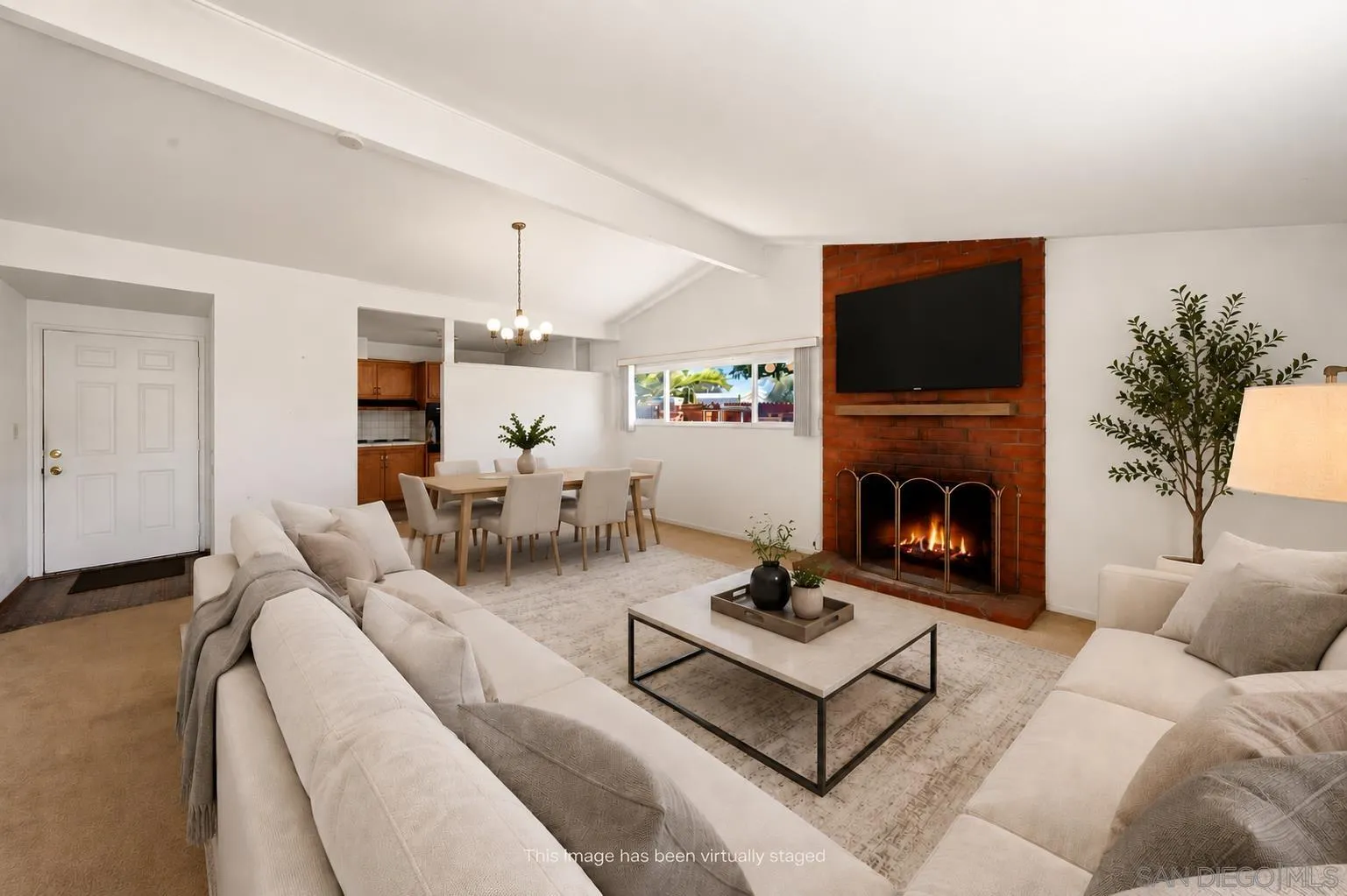 https://cdn.realtyfeed.com/cdn/127/260021658/561dc2b23d57505ff8e315b43e8890c2.webp