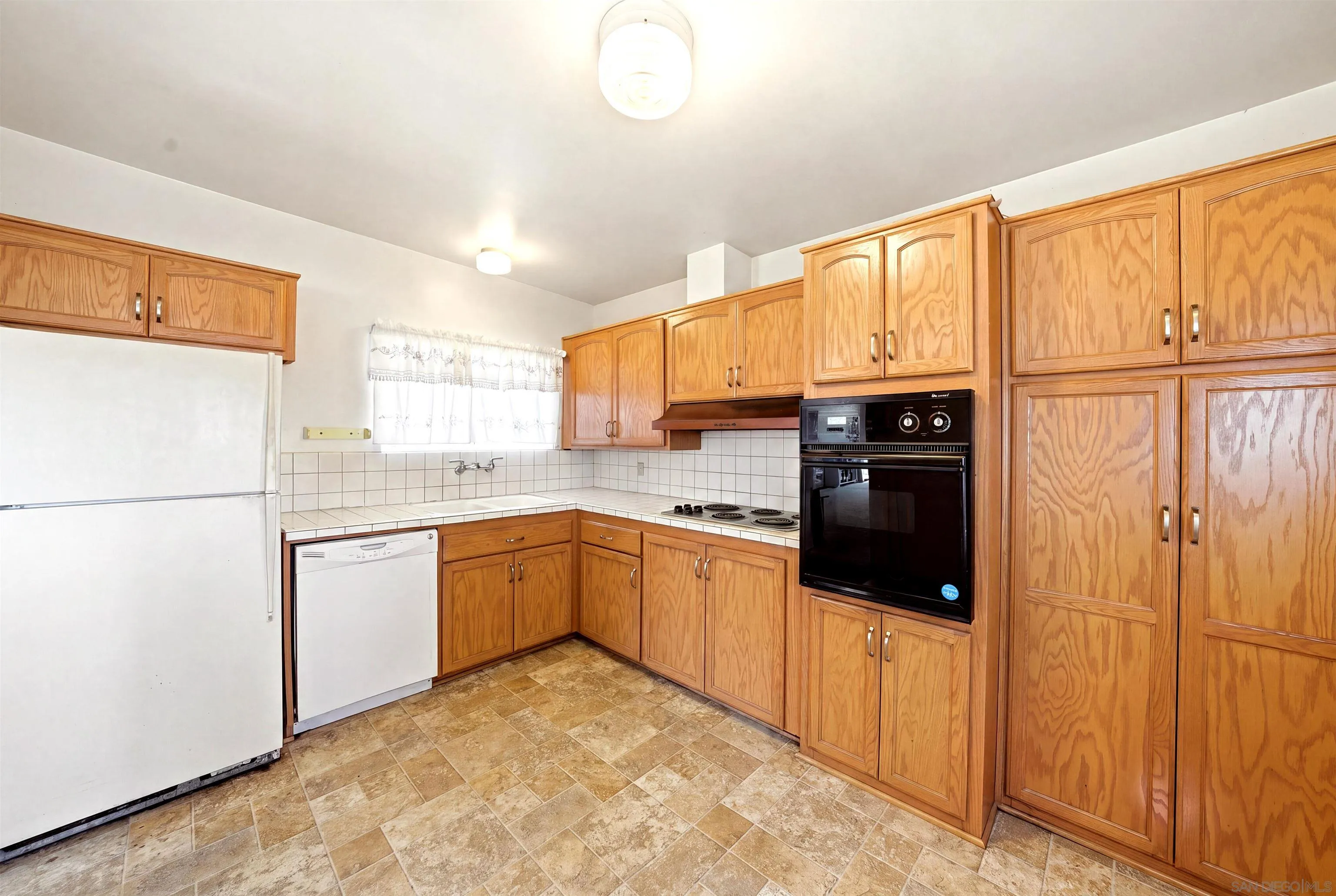 https://cdn.realtyfeed.com/cdn/127/260021658/787e6a4ab26071af67d49e2c25676570.webp