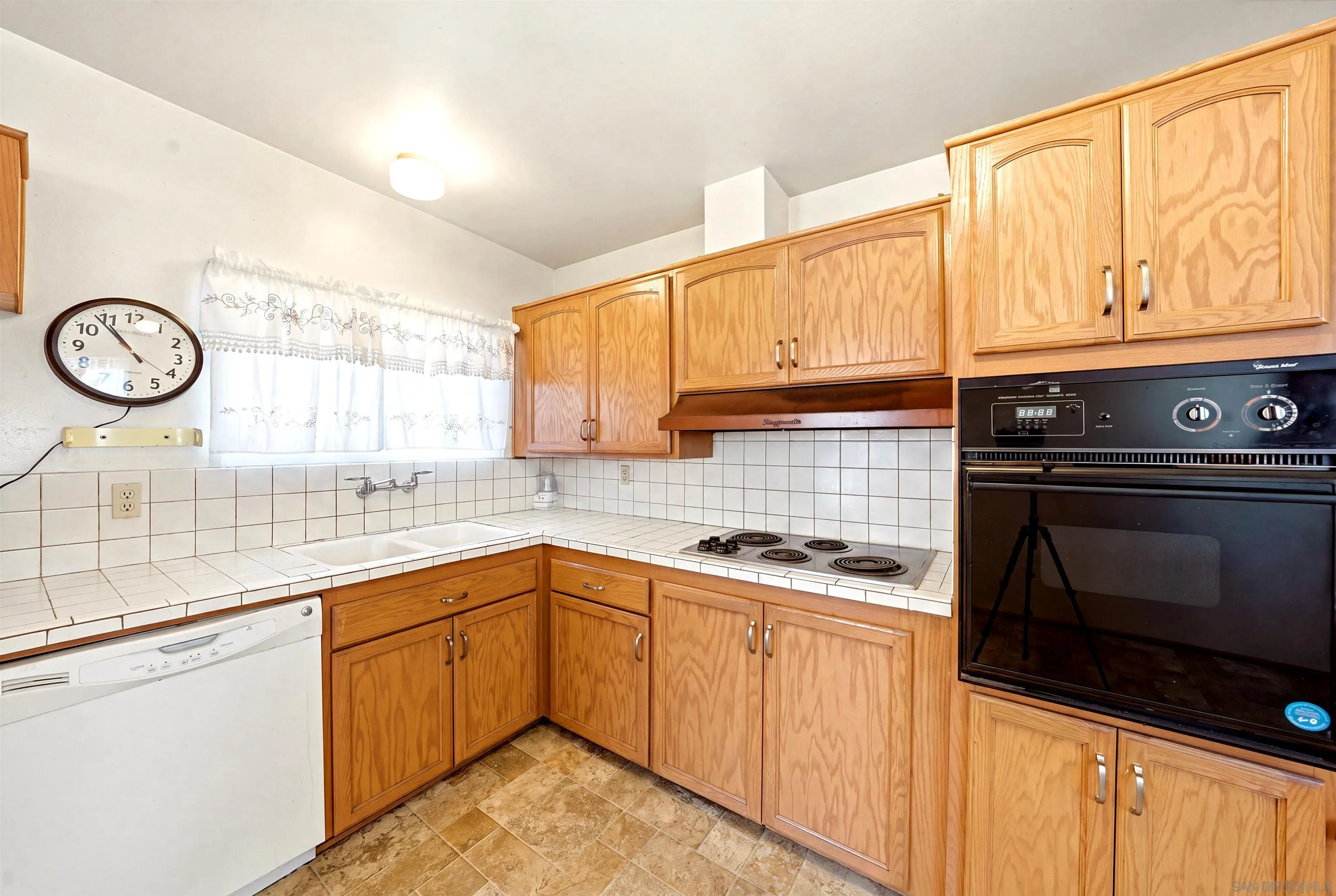 https://cdn.realtyfeed.com/cdn/127/260021658/828f4b2fd262c848e80bc40f93c28fc6.webp