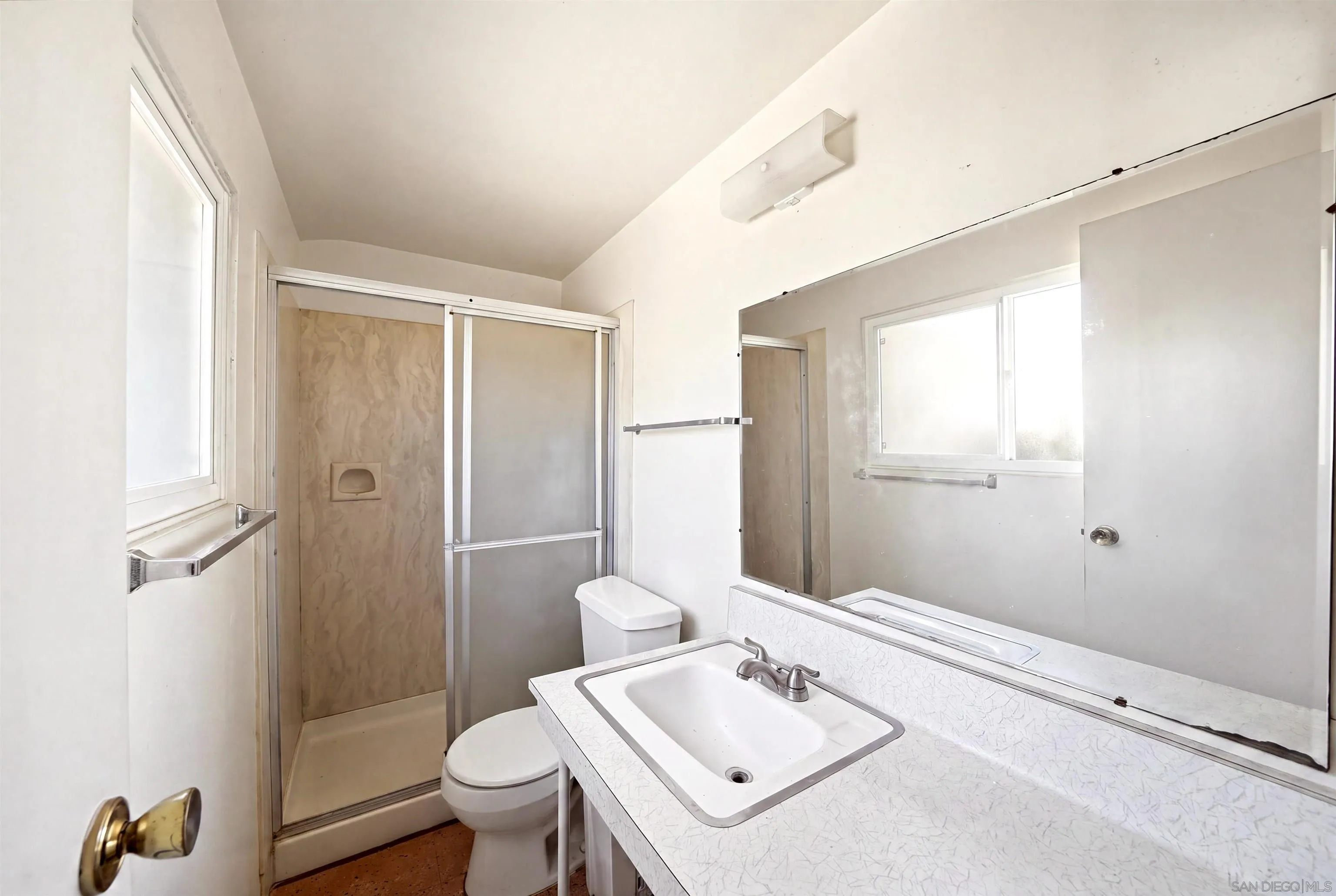 https://cdn.realtyfeed.com/cdn/127/260021658/f2e5cb5a27b32acbb7a7a1cd26a69166.webp