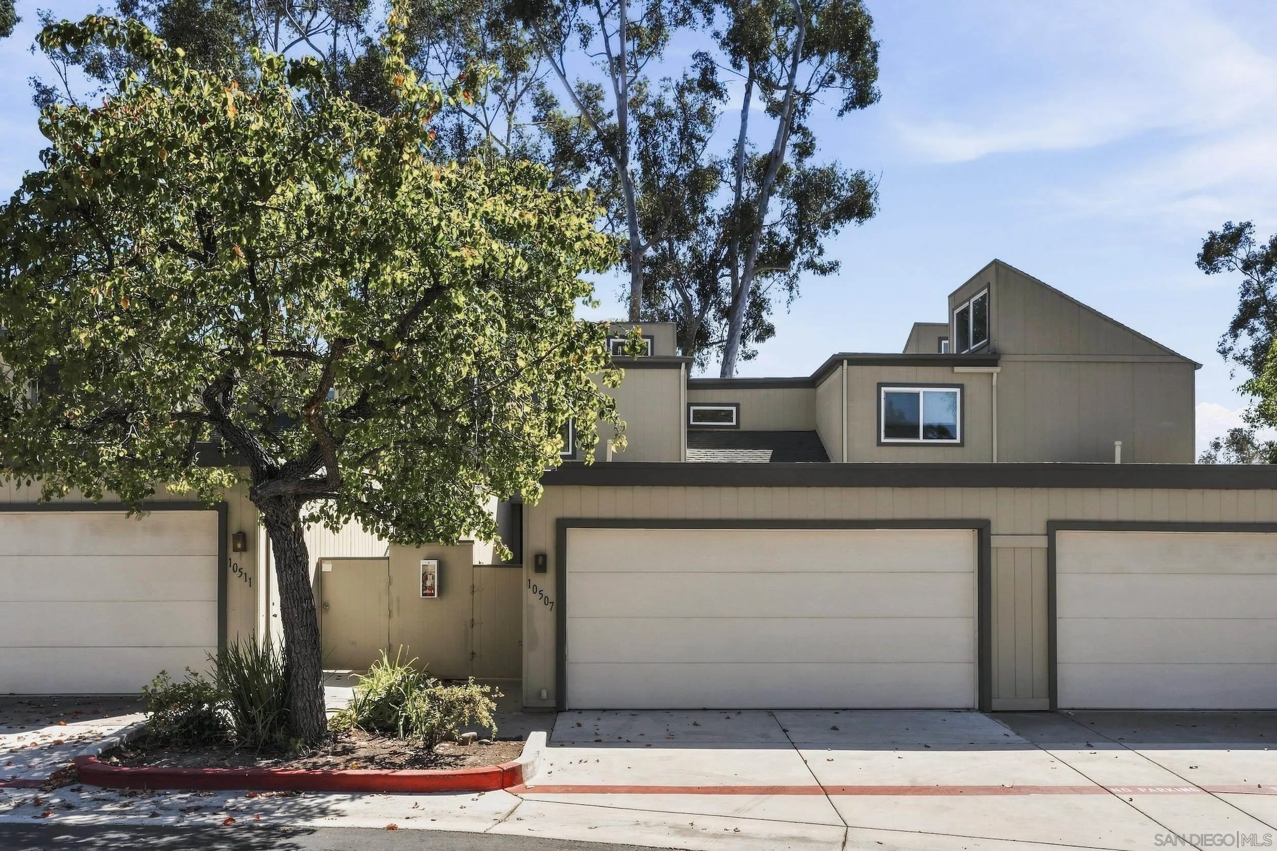 https://cdn.realtyfeed.com/cdn/127/260021660/0a104aeaafd5d4bfed13a06e05e72ee8.webp