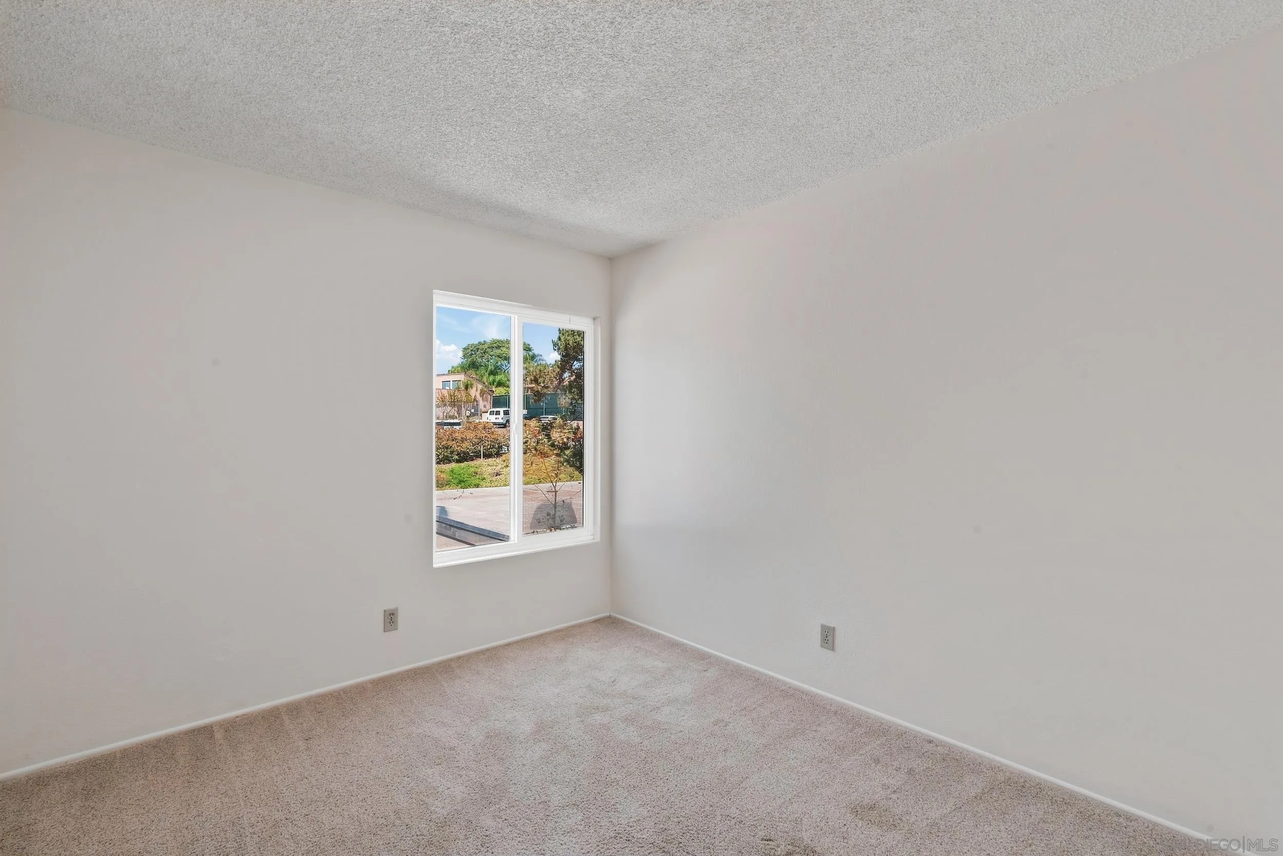 https://cdn.realtyfeed.com/cdn/127/260021660/4f7d01e91b68bd11b692a5df20af1172.webp