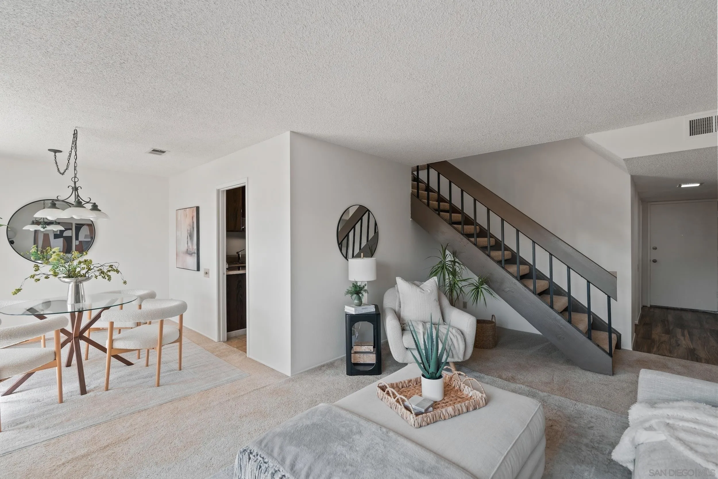https://cdn.realtyfeed.com/cdn/127/260021660/5bf8925cbb437ff00139c198f2e7004b.webp