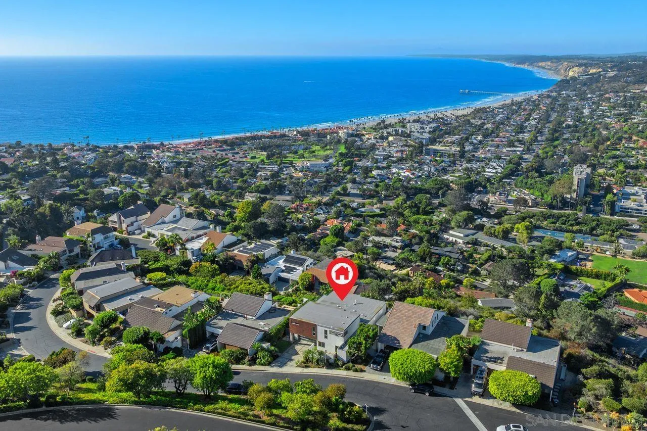https://cdn.realtyfeed.com/cdn/127/260021662/1c3cda44ff60440fb495eb47395b3e7c.webp