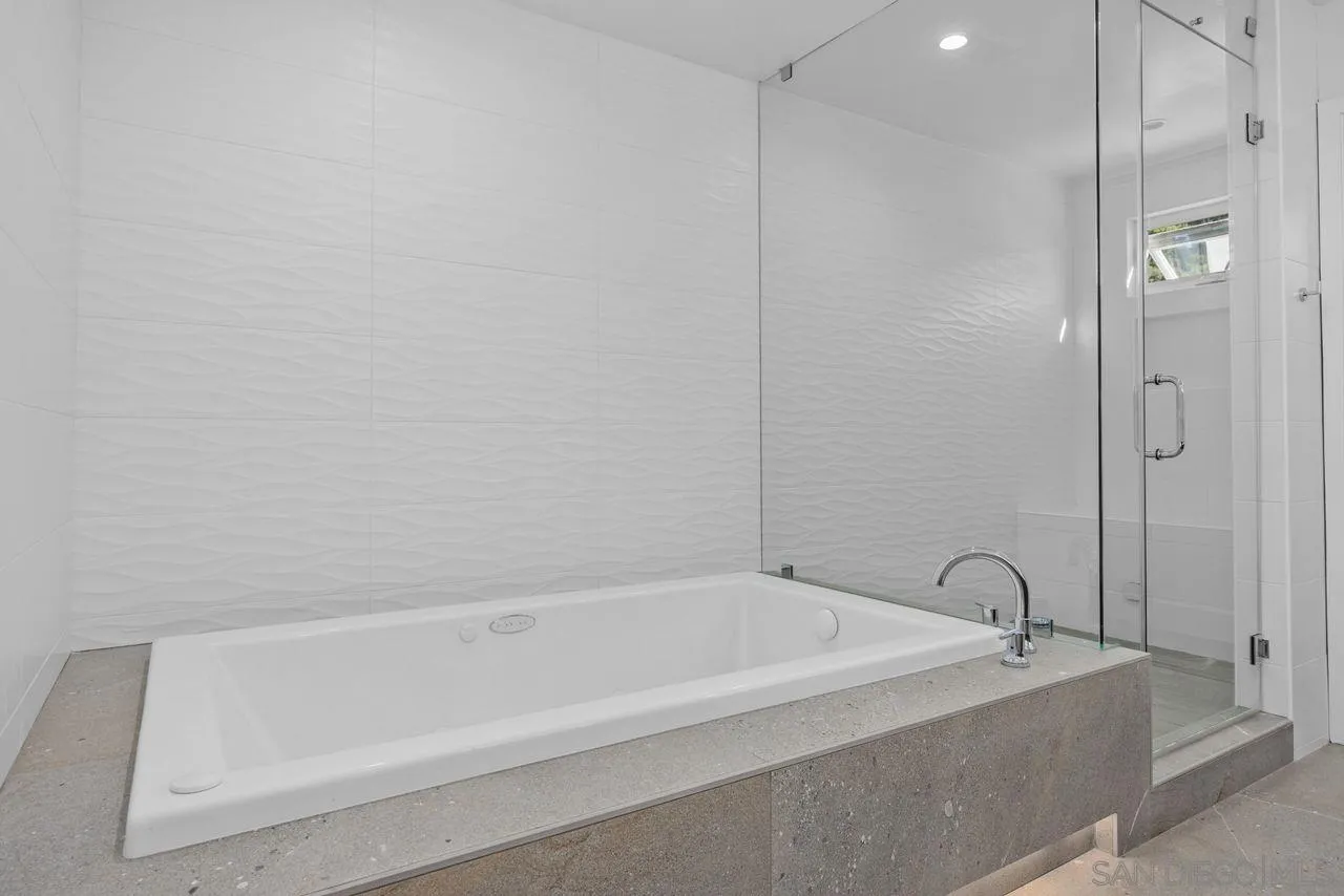 https://cdn.realtyfeed.com/cdn/127/260021662/50e8544de4f6ba7654d3accebec66727.webp