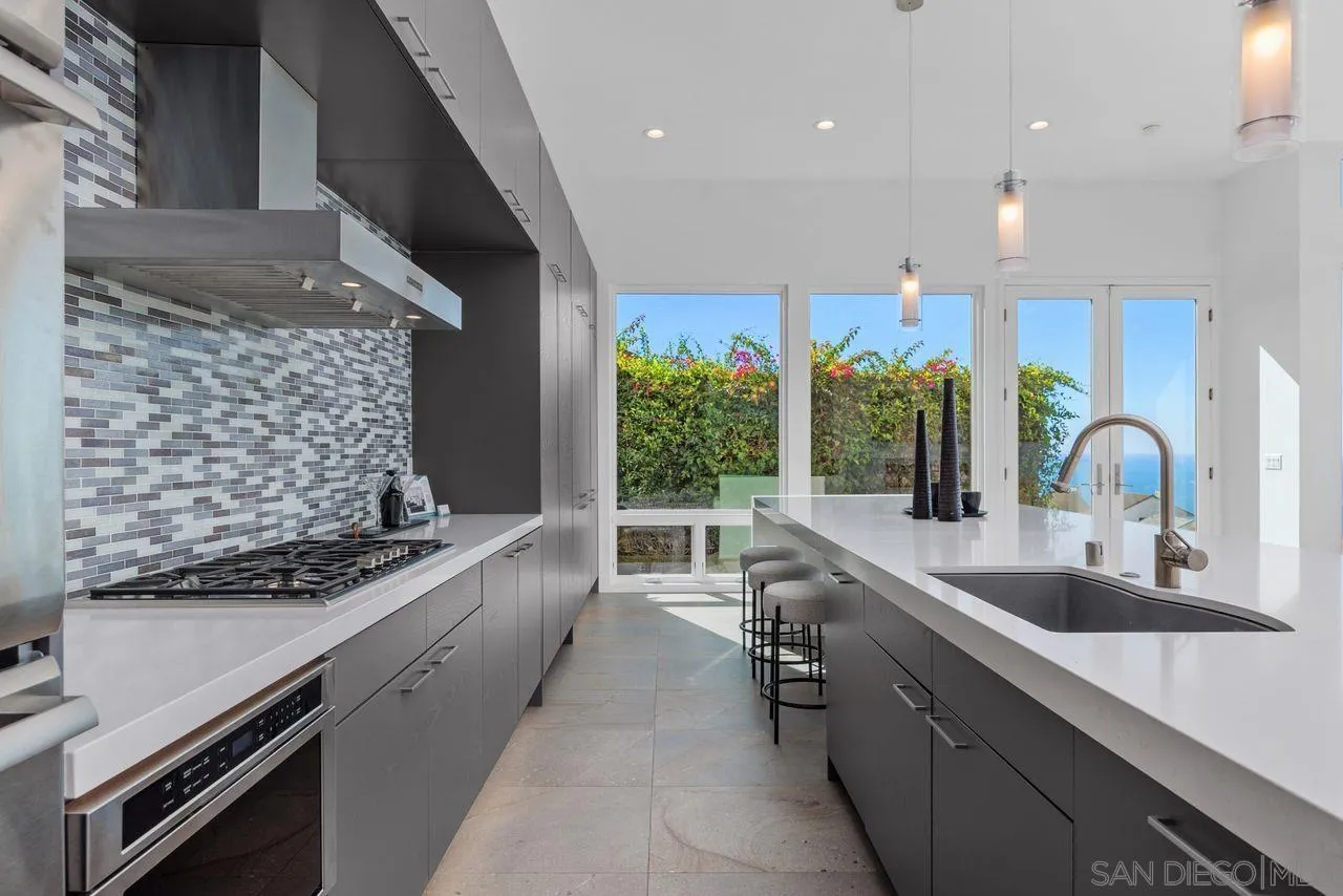 https://cdn.realtyfeed.com/cdn/127/260021662/6d8e22749420f189955c410bbfc83d12.webp