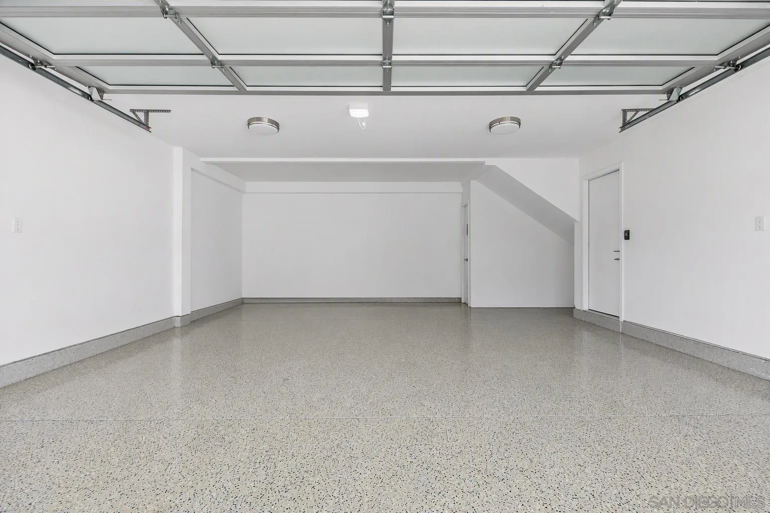 https://cdn.realtyfeed.com/cdn/127/260021662/cb18ddefb617cde3485acec0938dc385.webp