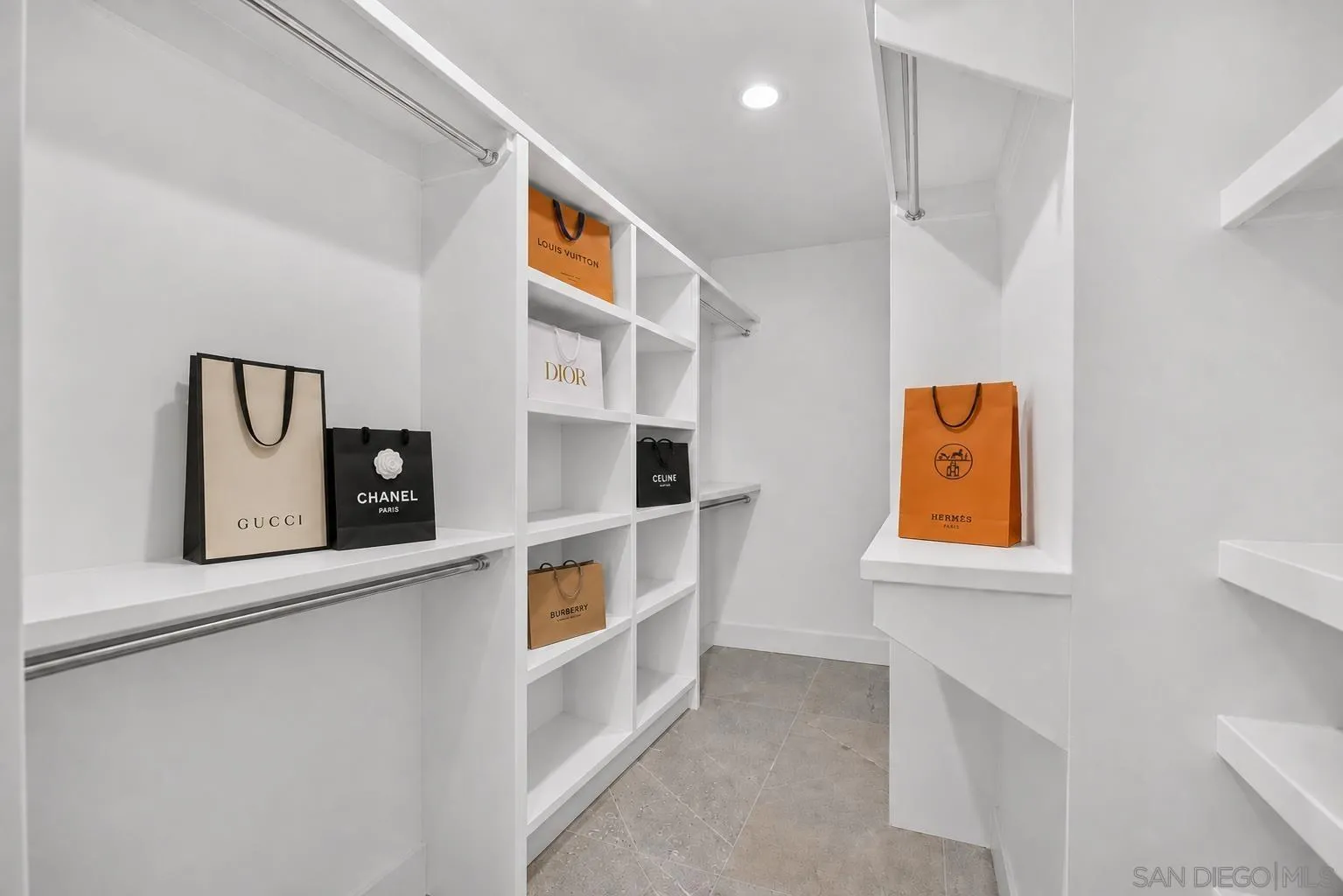 https://cdn.realtyfeed.com/cdn/127/260021662/f2536842b83b45666bc363b9833e31dd.webp