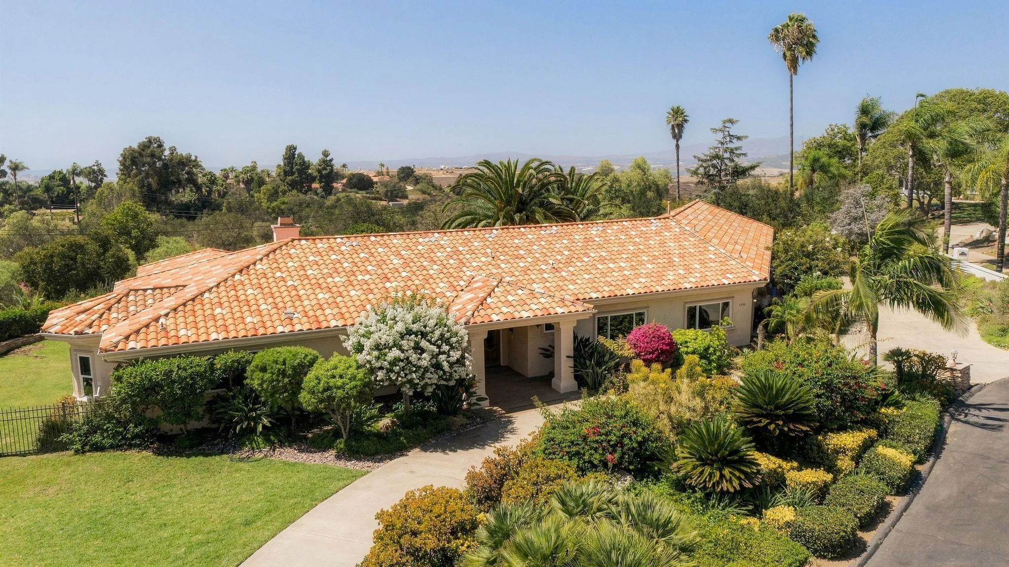 https://cdn.realtyfeed.com/cdn/127/260021664/13f7d00204393f5b8e117acce66a8426.webp