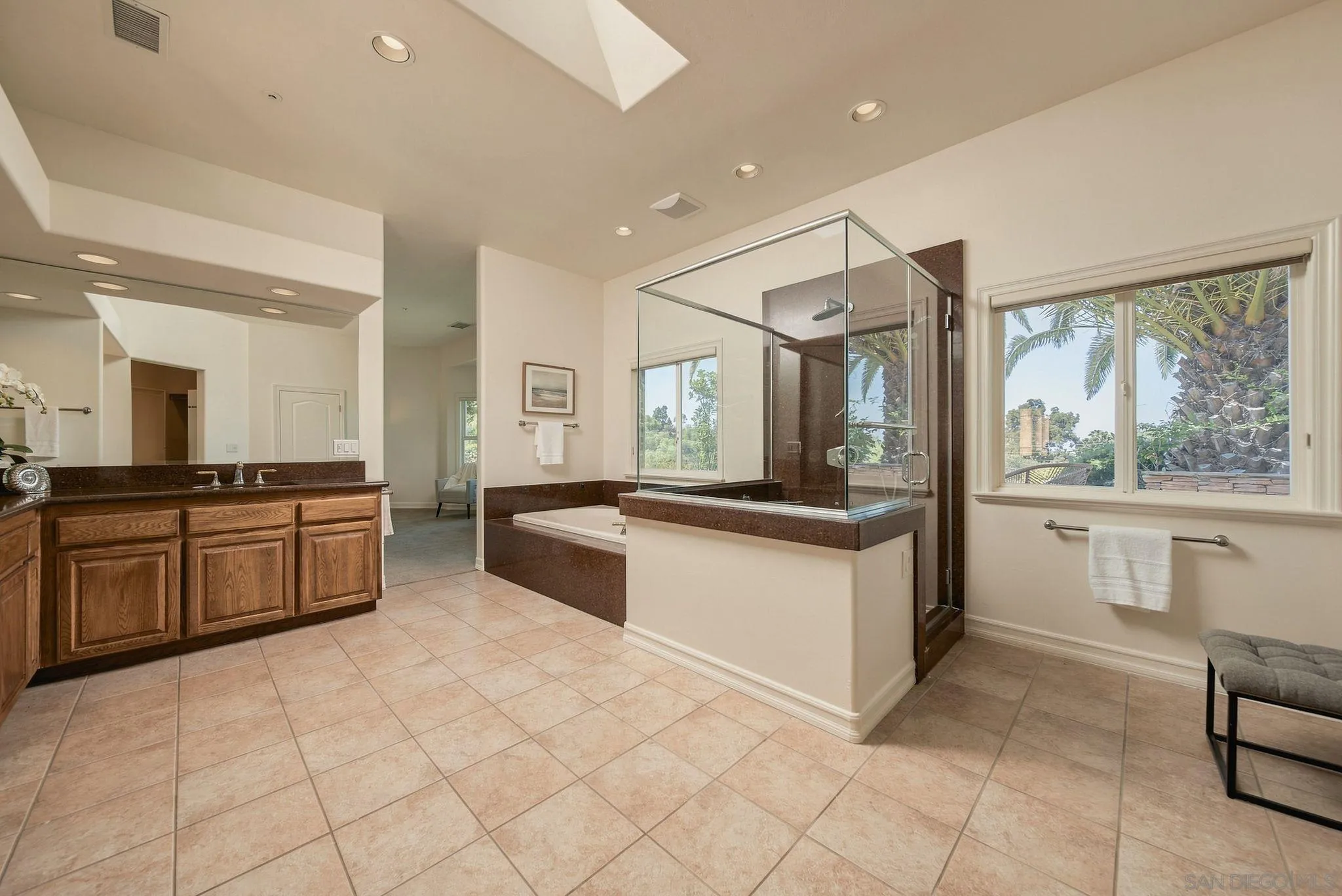 https://cdn.realtyfeed.com/cdn/127/260021664/2a8945d0a50a3279debe62d6f459dcff.webp