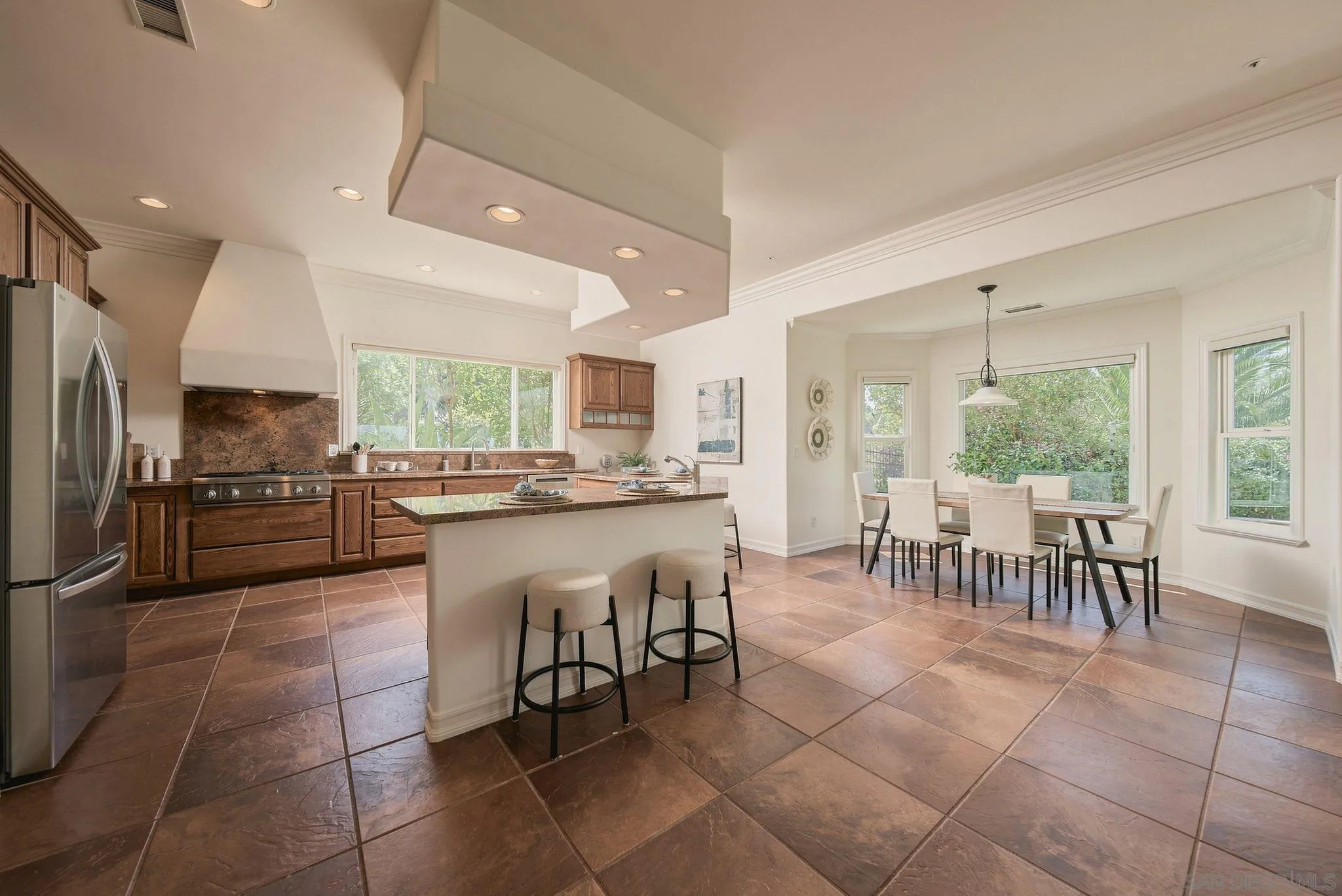 https://cdn.realtyfeed.com/cdn/127/260021664/333bae71ce2c1a65b06420400e586132.webp